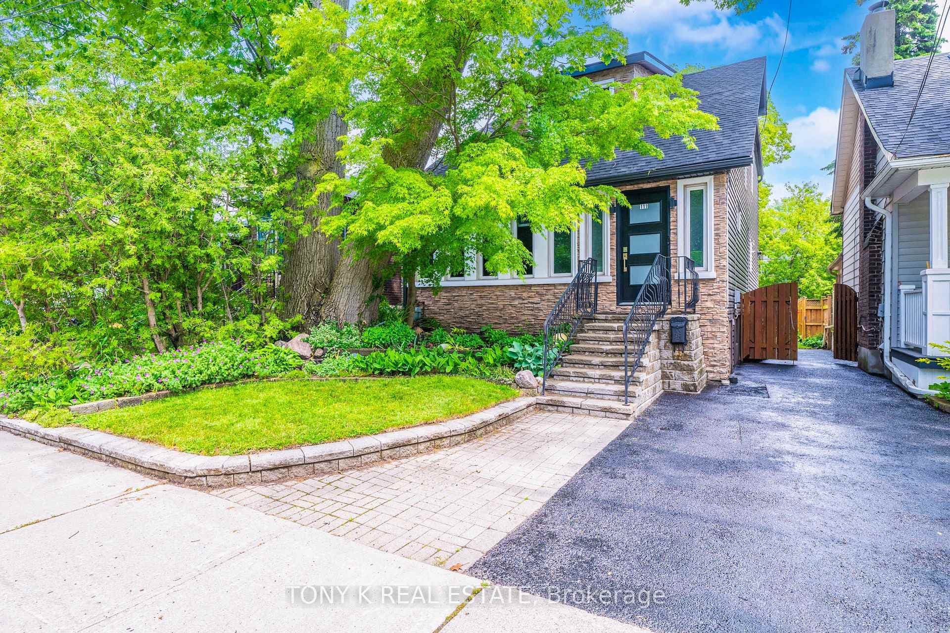 111 Eastwood Avenue photo 1