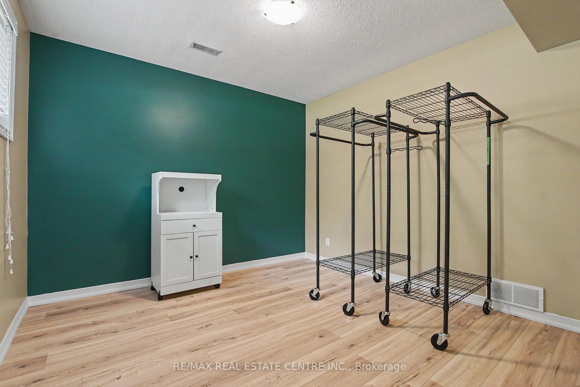 1045 Queens Bush Road photo 32