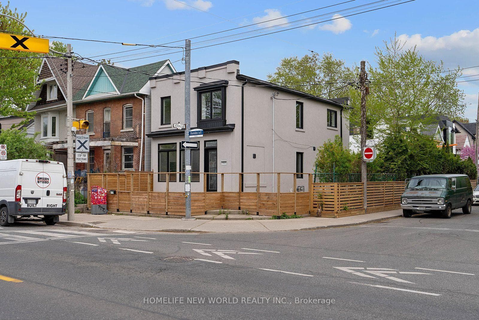 1842 Dundas Street photo 1