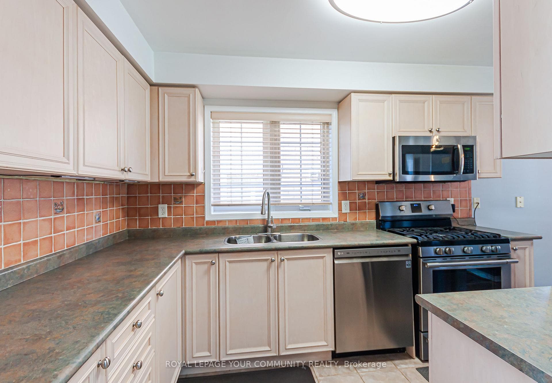 41 Sandlewood Court photo 7