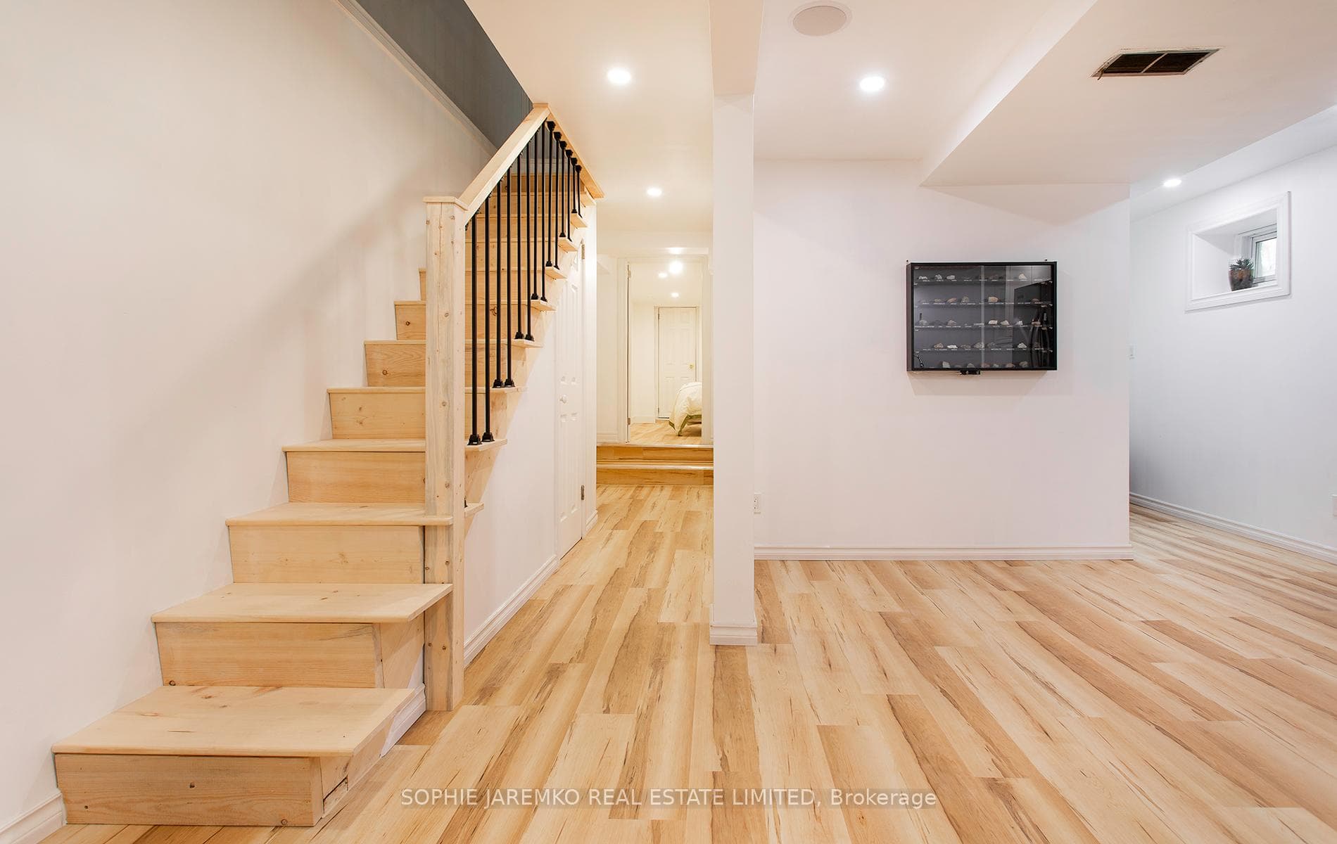 144 Eileen Avenue photo 35
