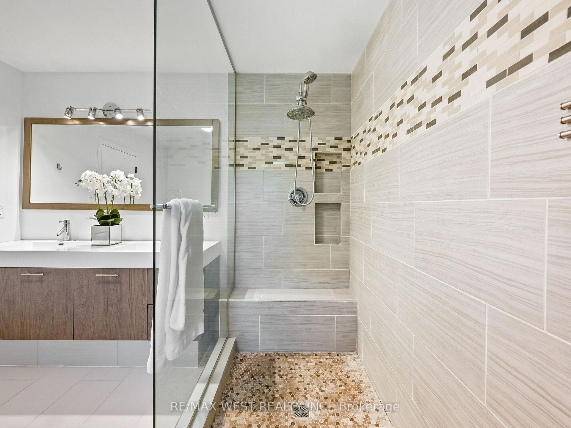 75 Langlaw Drive photo 25