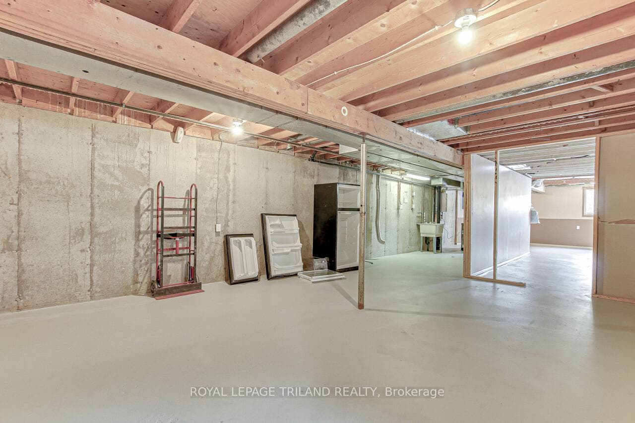 5 Vanier Place photo 17