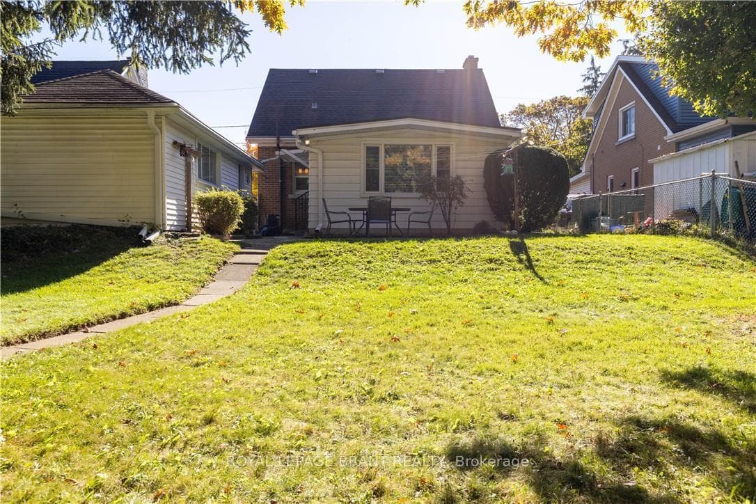 154 Talbot Street photo 24