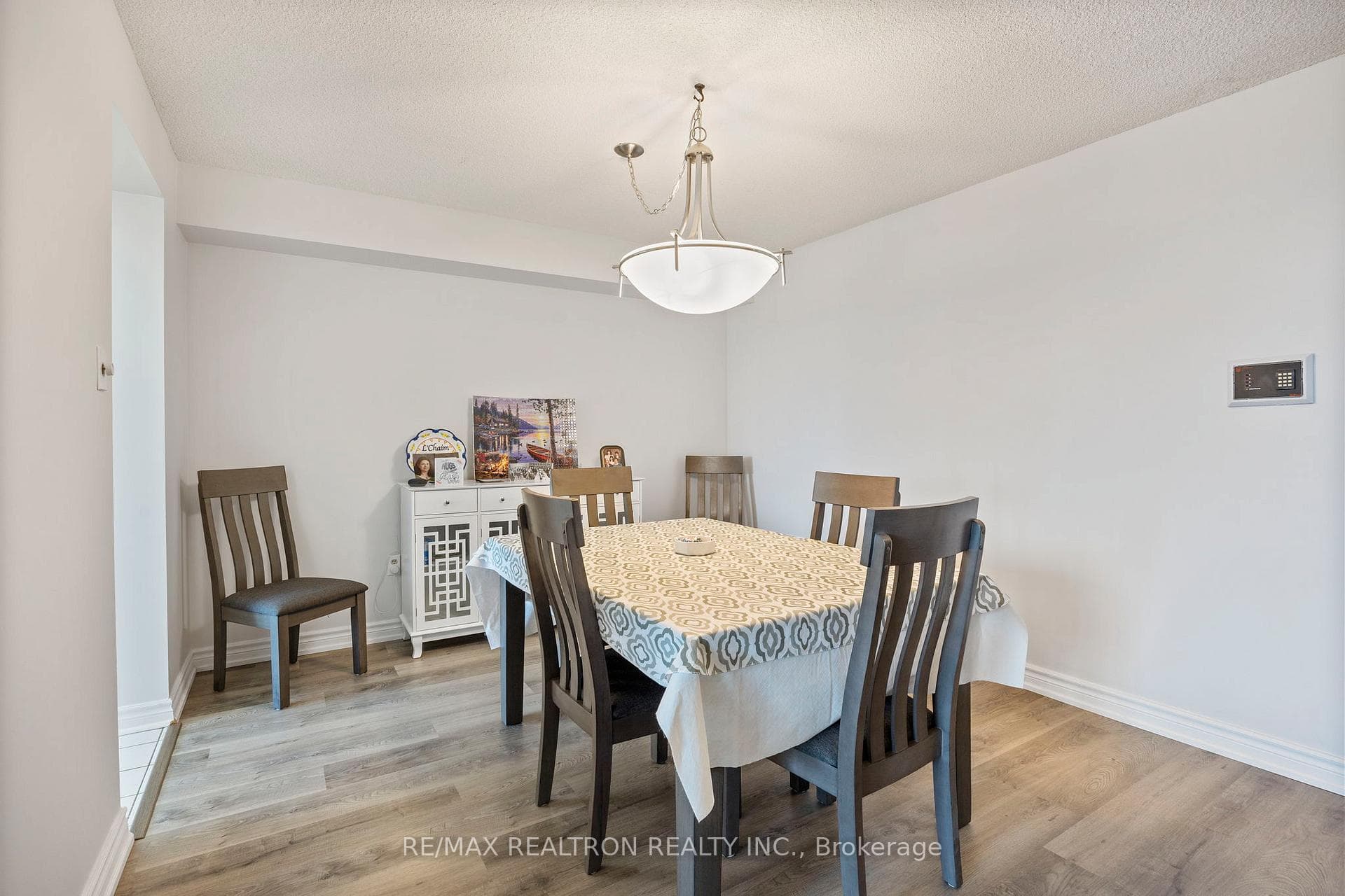 343 Clark Avenue Unit 904 photo 4