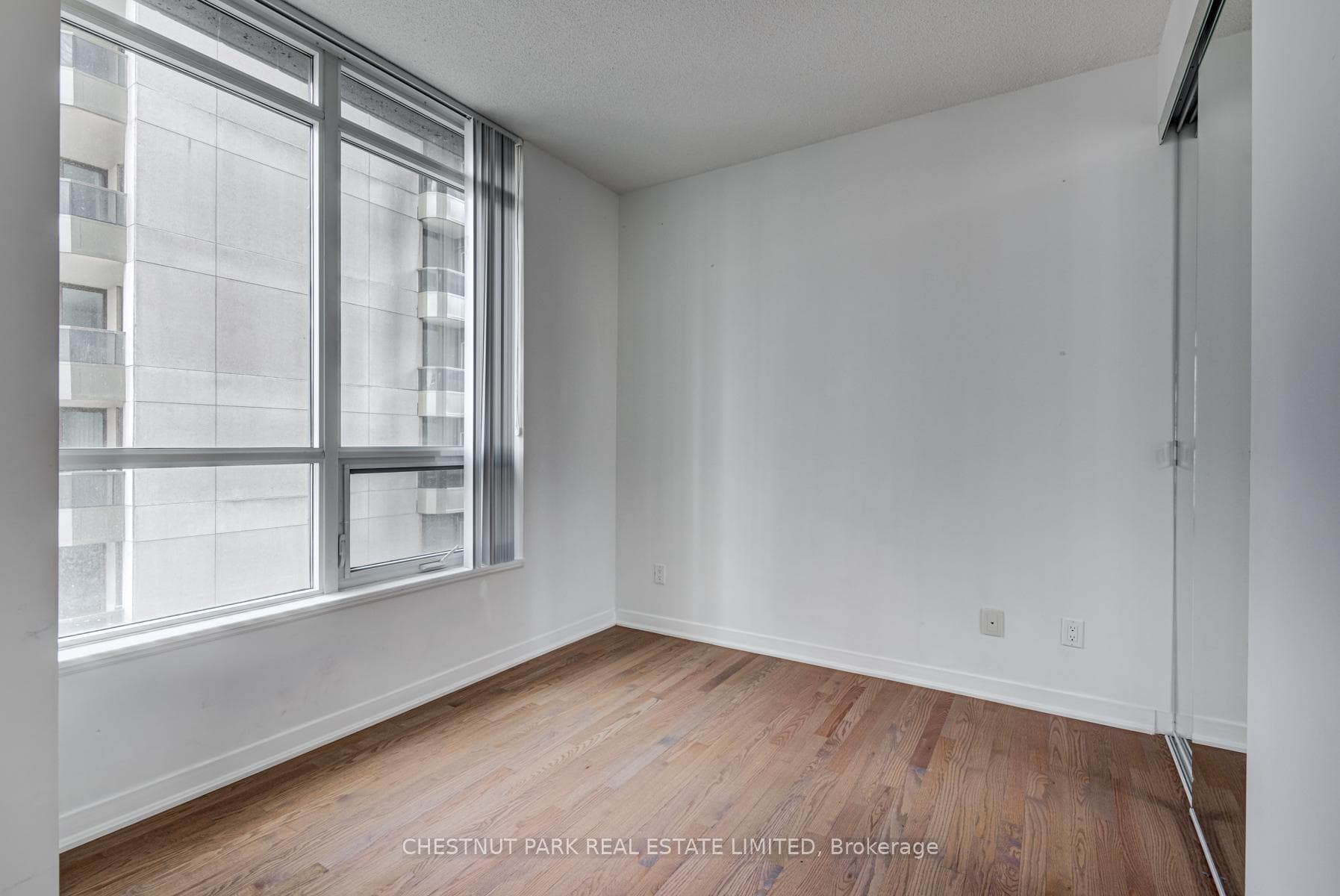 770 Bay Street Unit 1106 photo 25