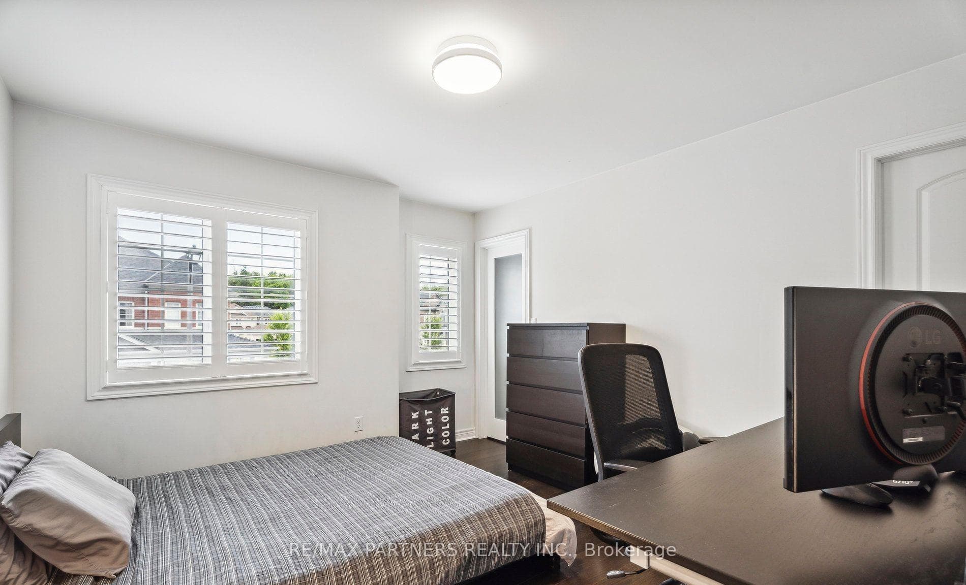 2 Portia Street photo 28
