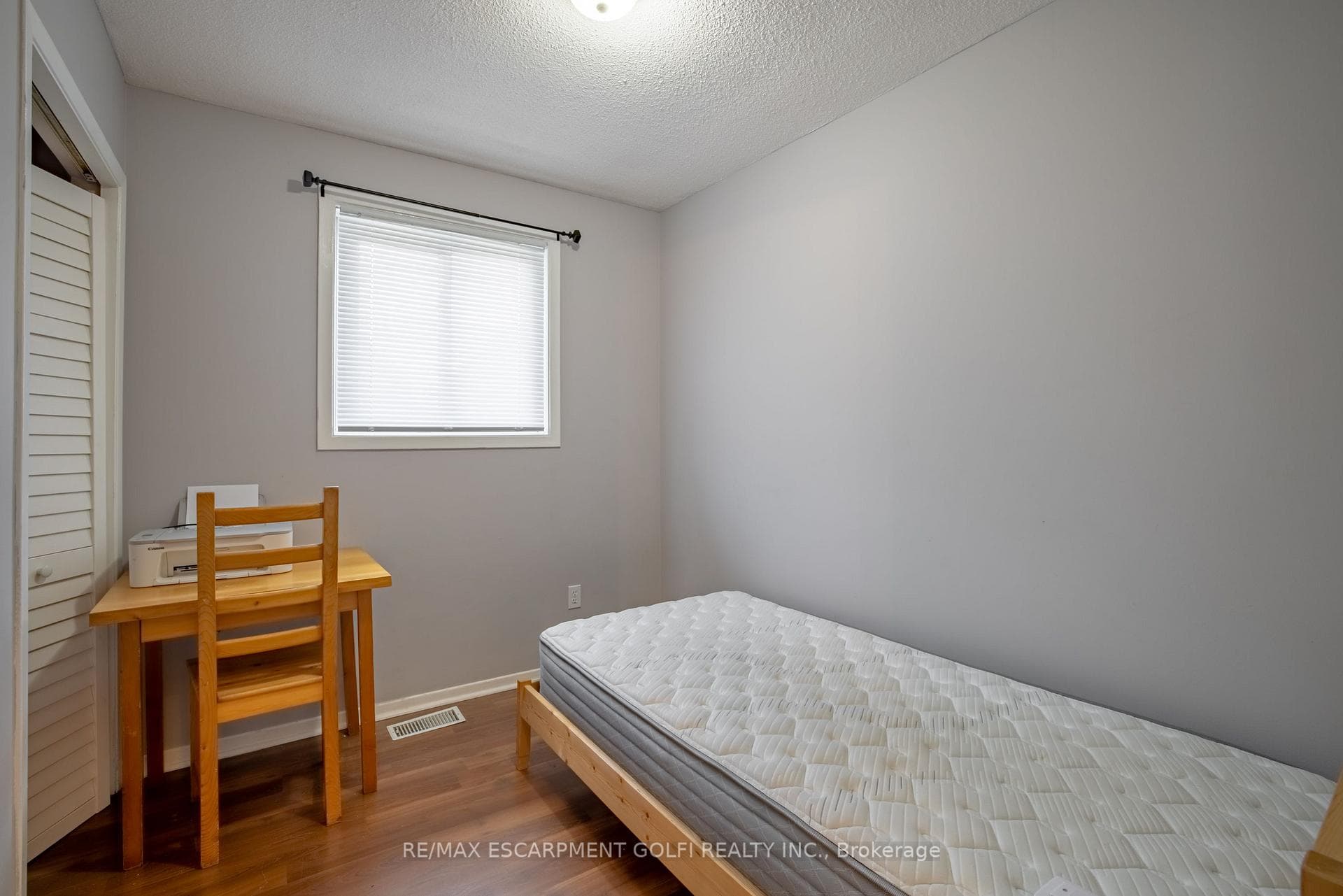 25 Lampman Crescent photo 19