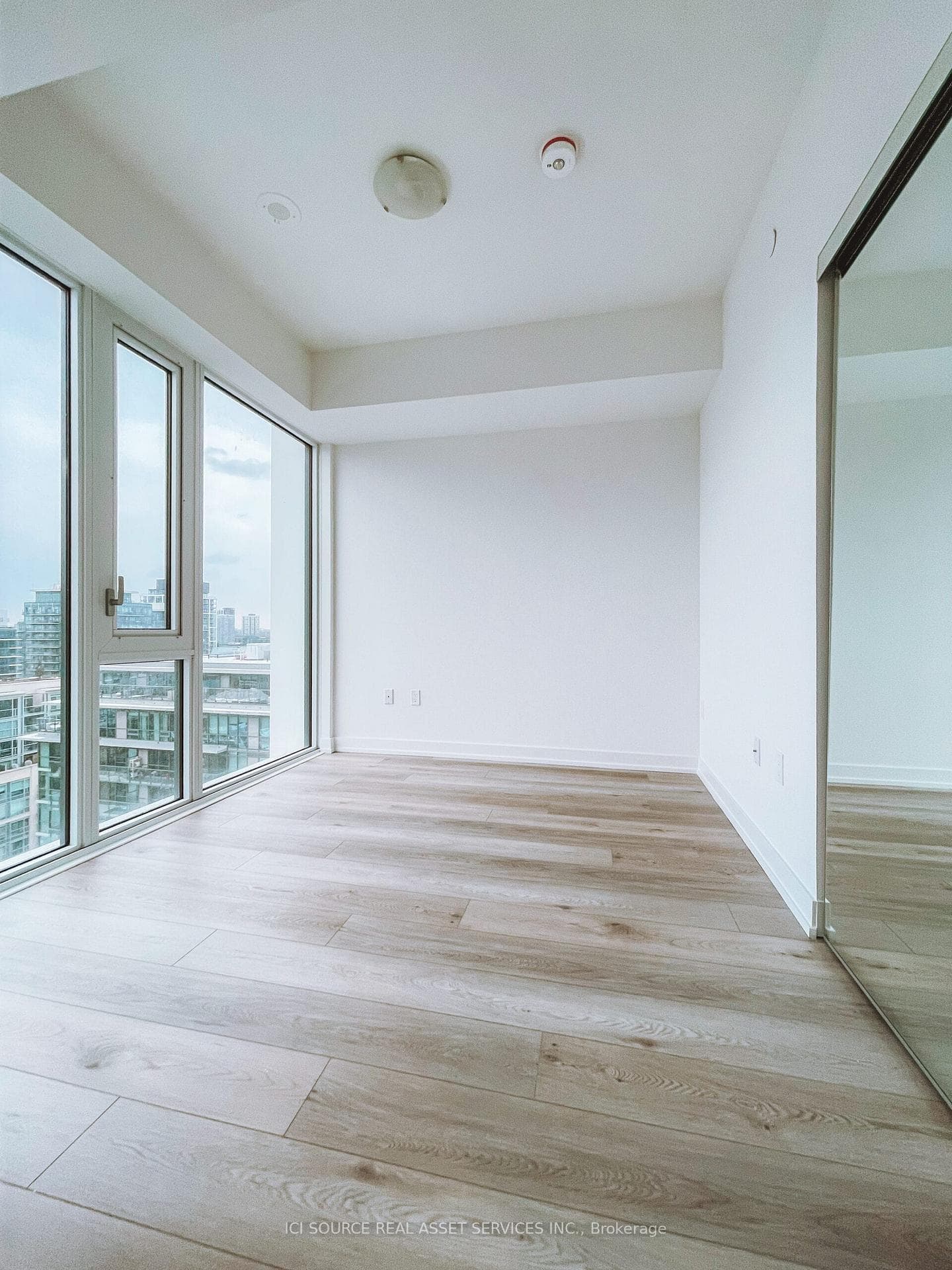 158 Front Street Unit 1819 photo 12