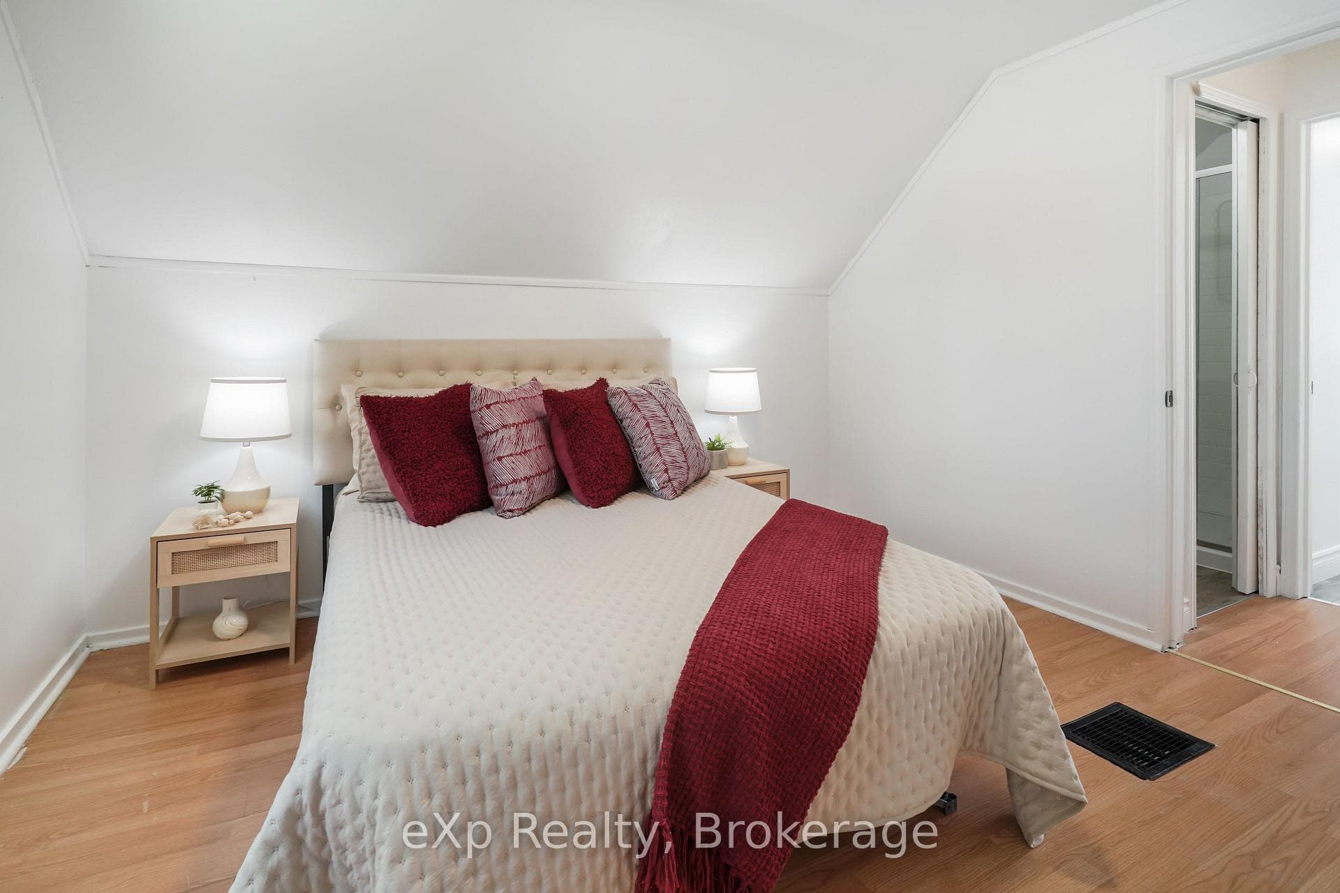 84 Victoria Boulevard photo 25