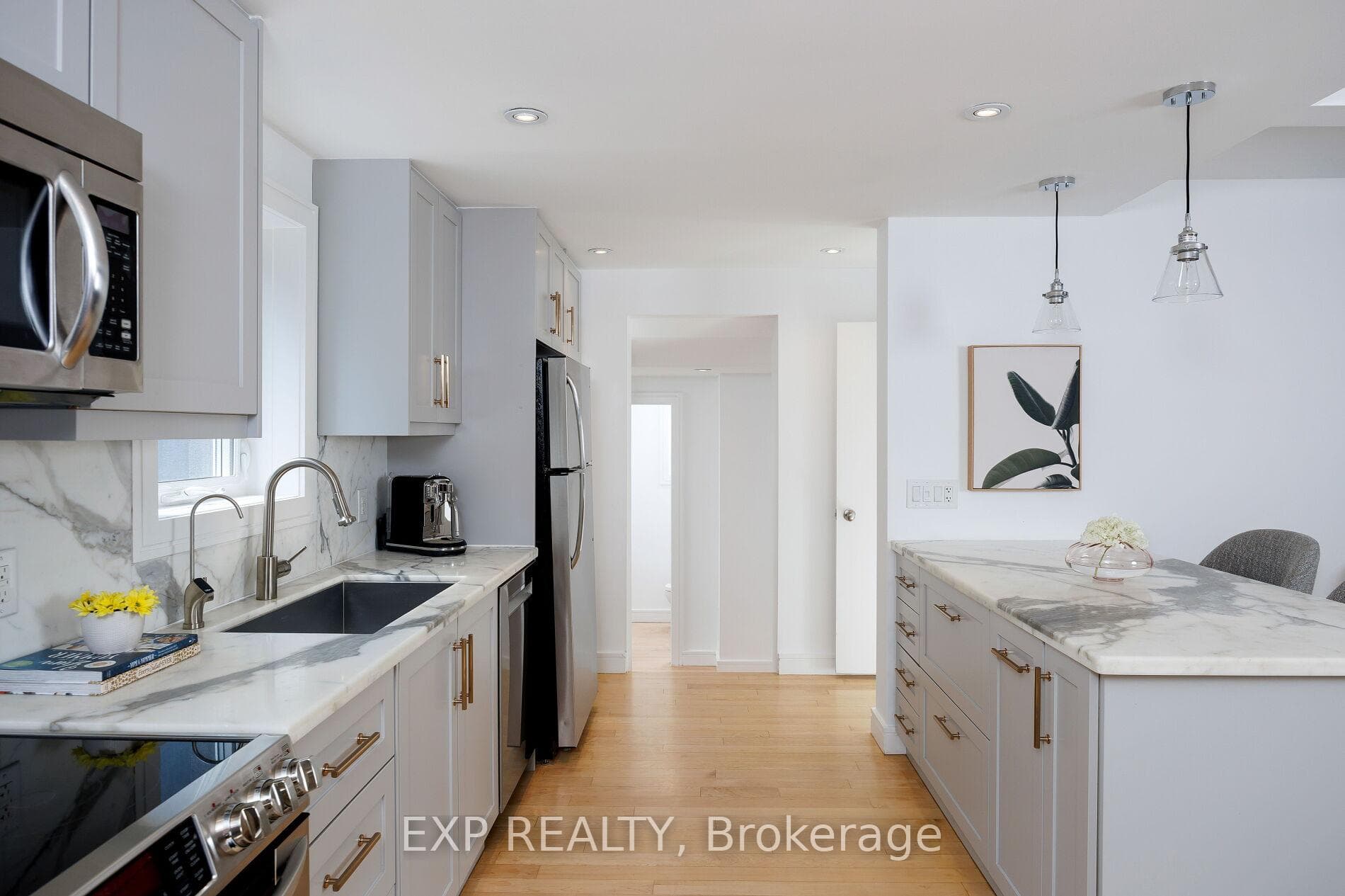 870 Royal York Road photo 13