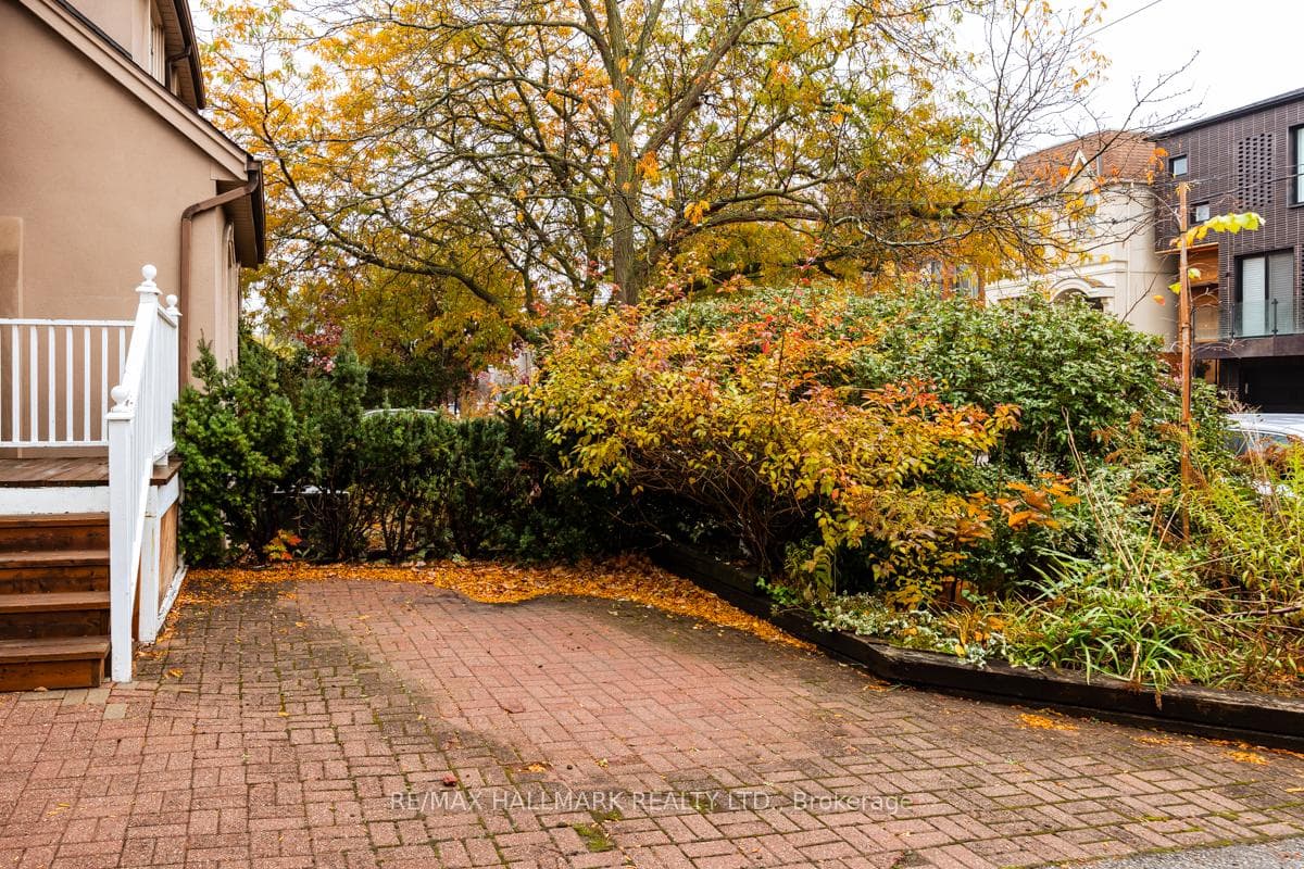 106 Roslin Avenue photo 2