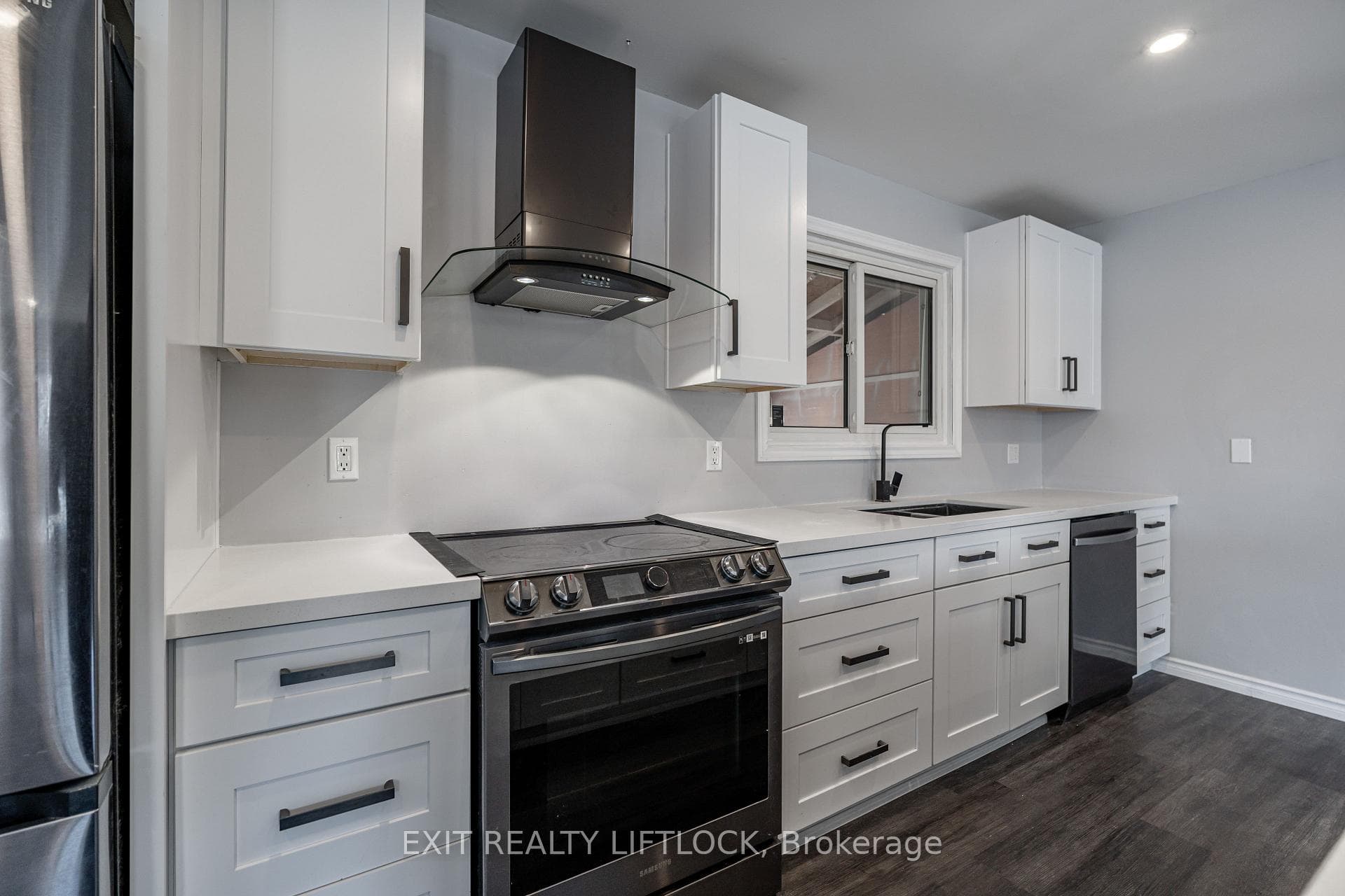 1802 Young's Point Road photo 8