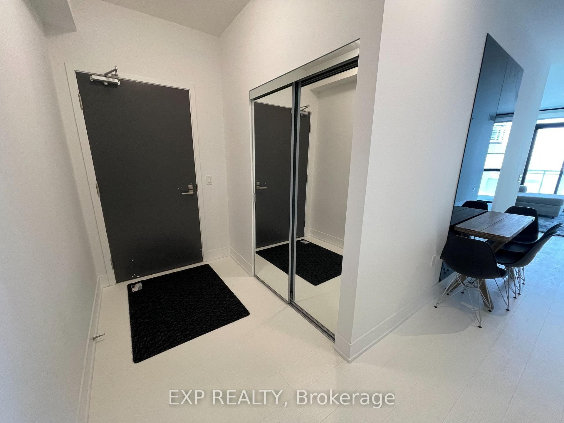 Inviting entry with double mirrored closet