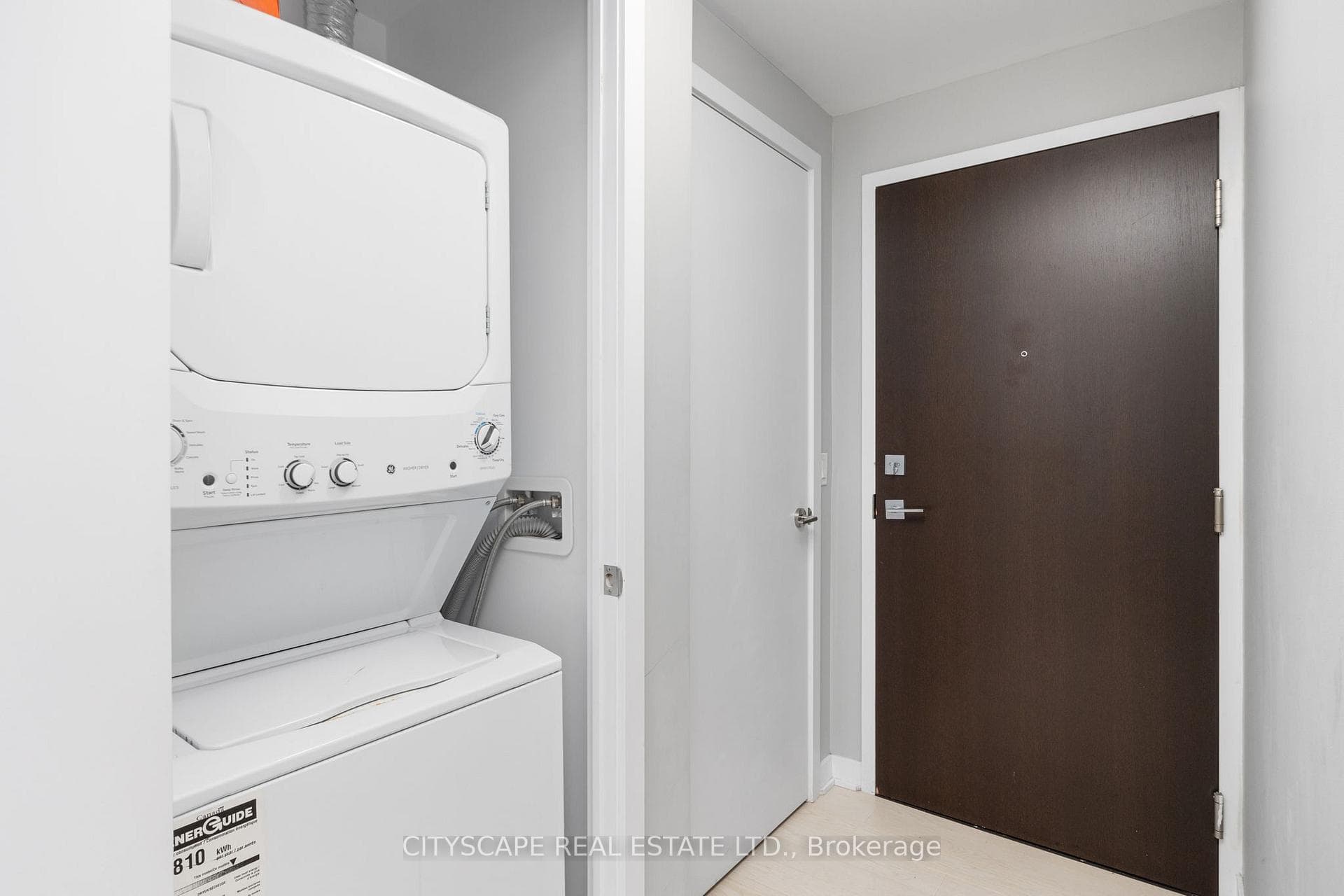 2221 Yonge Street Unit 4403 photo 3
