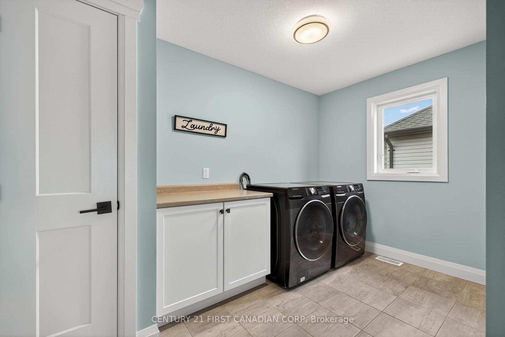 99 Thames Springs Crescent photo 33