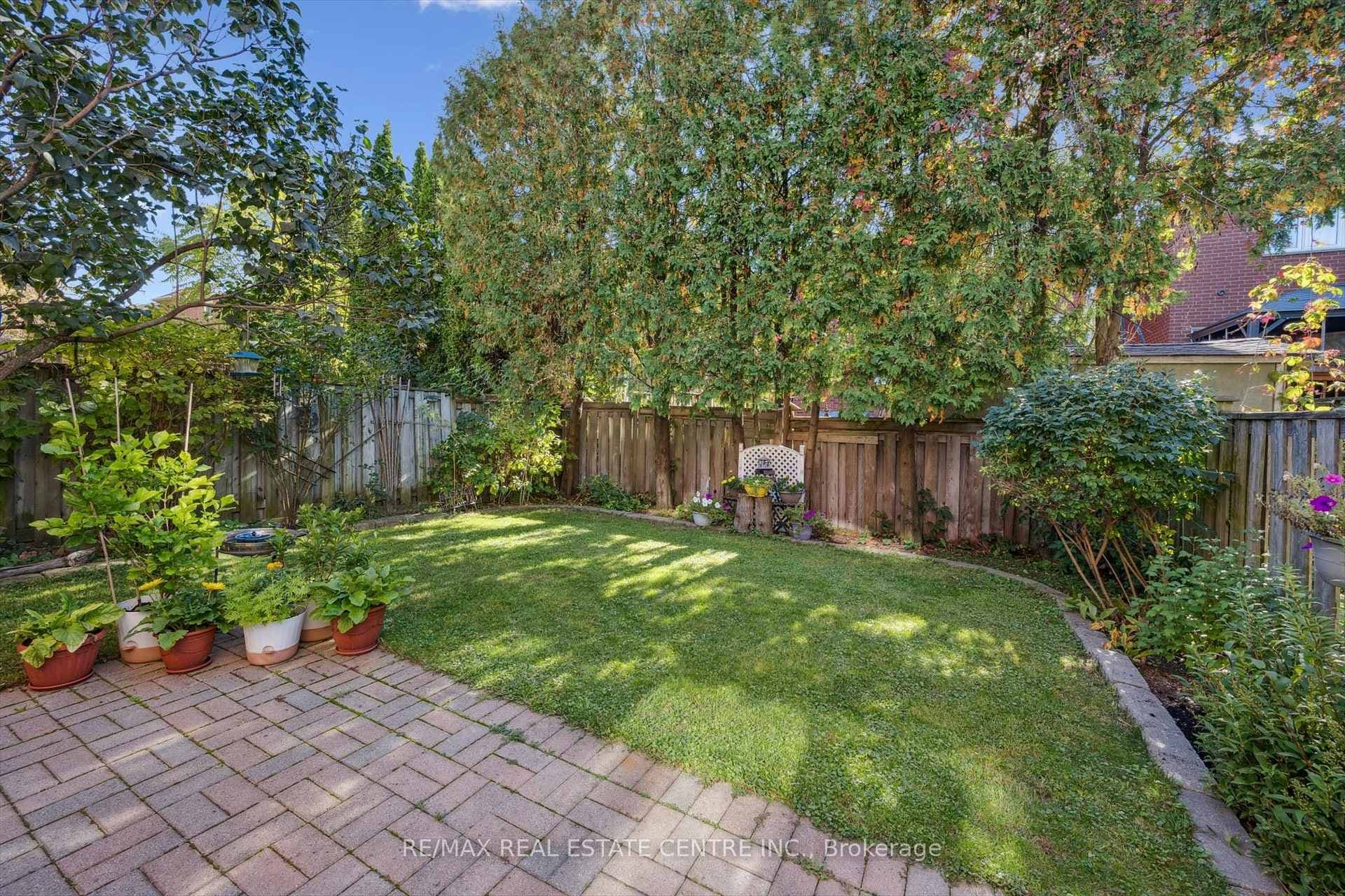 550 Ashprior Avenue photo 36