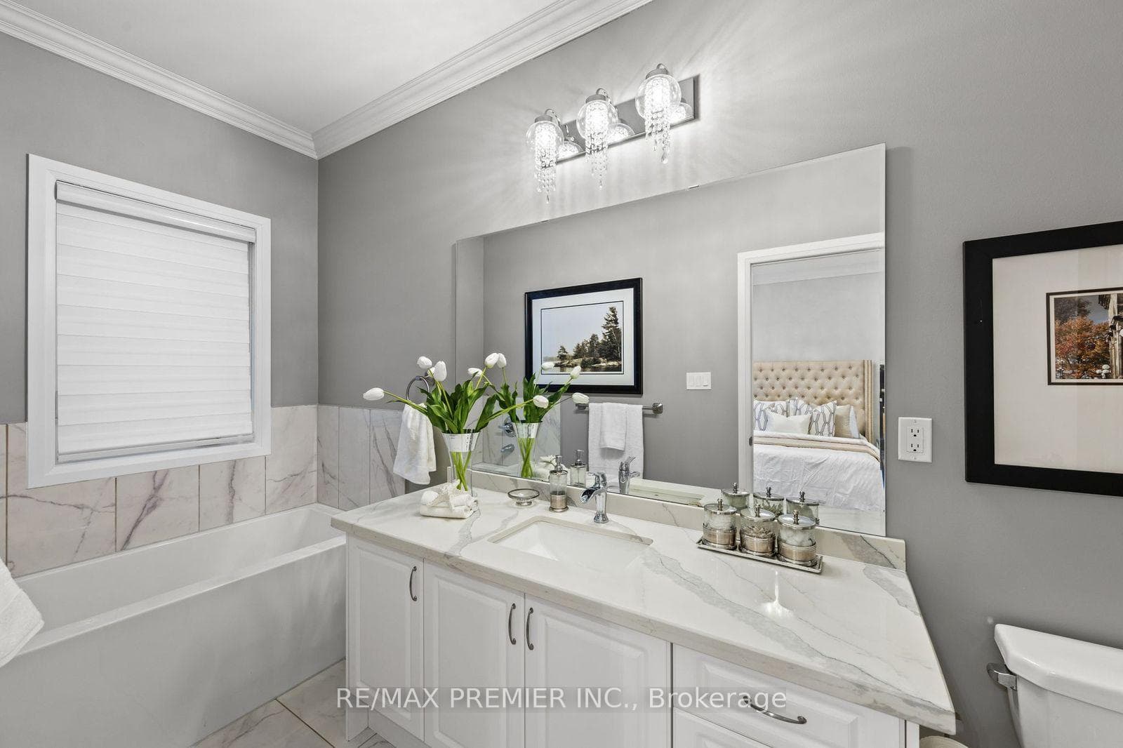 197 Arianna Crescent photo 9