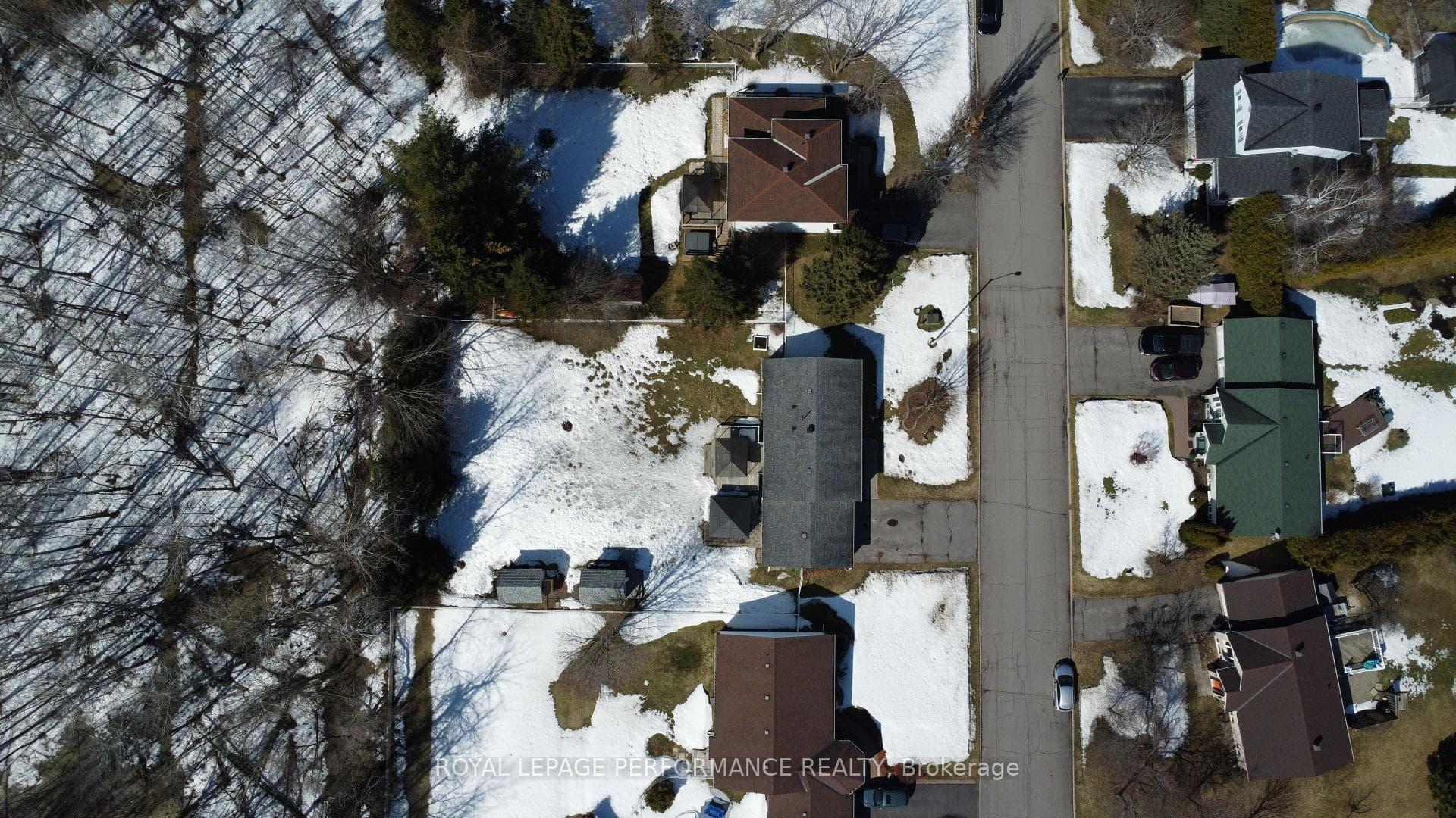 136 Corvinelli Crescent photo 37