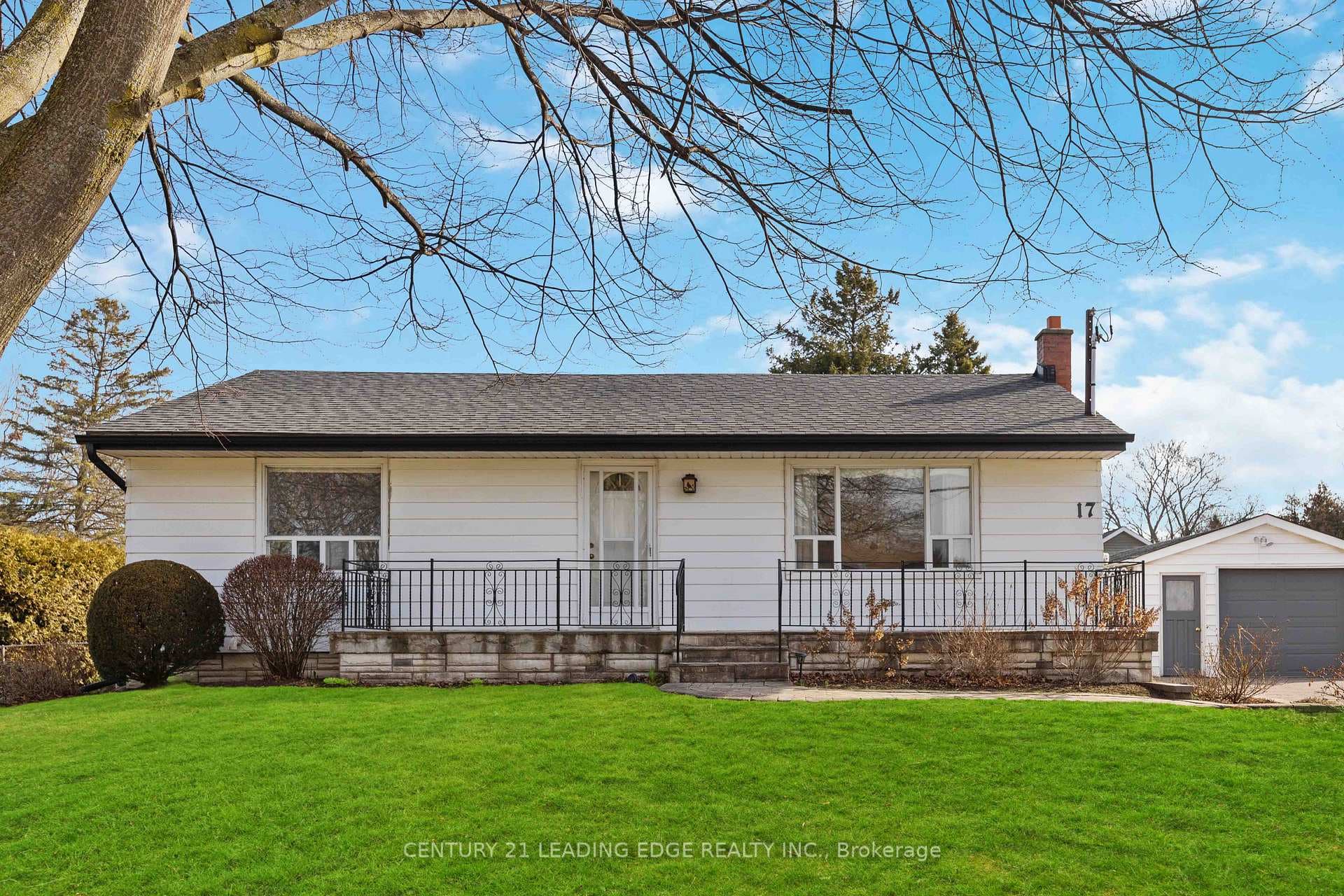 17 Lynwood Avenue photo 1