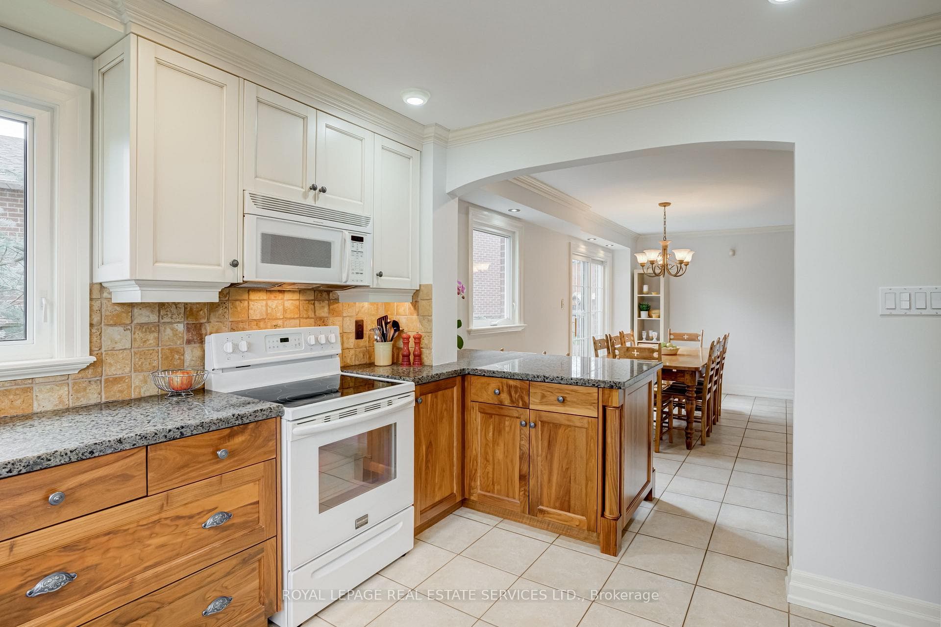 Family sized with huge eating area