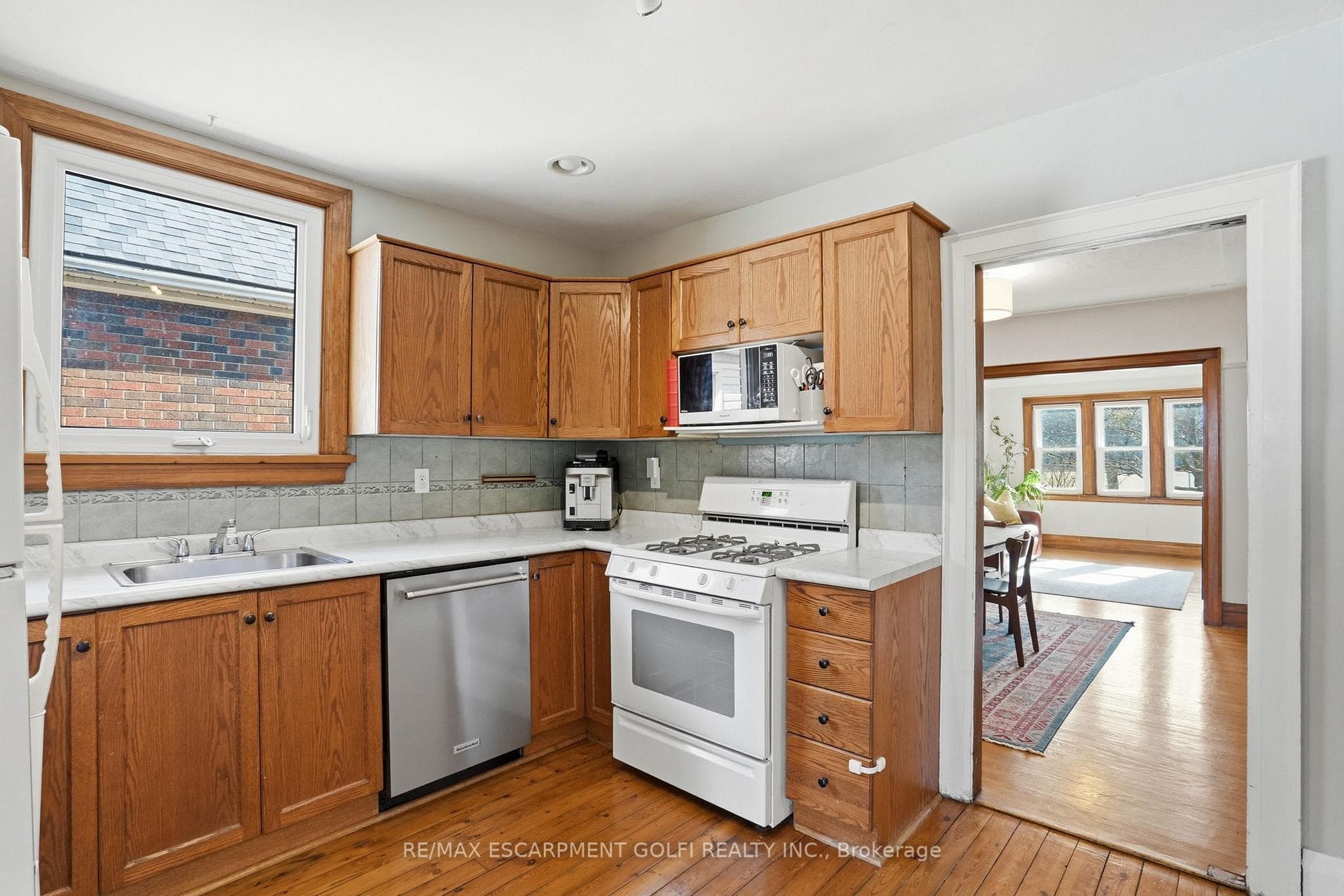 256 Stanley Avenue photo 11