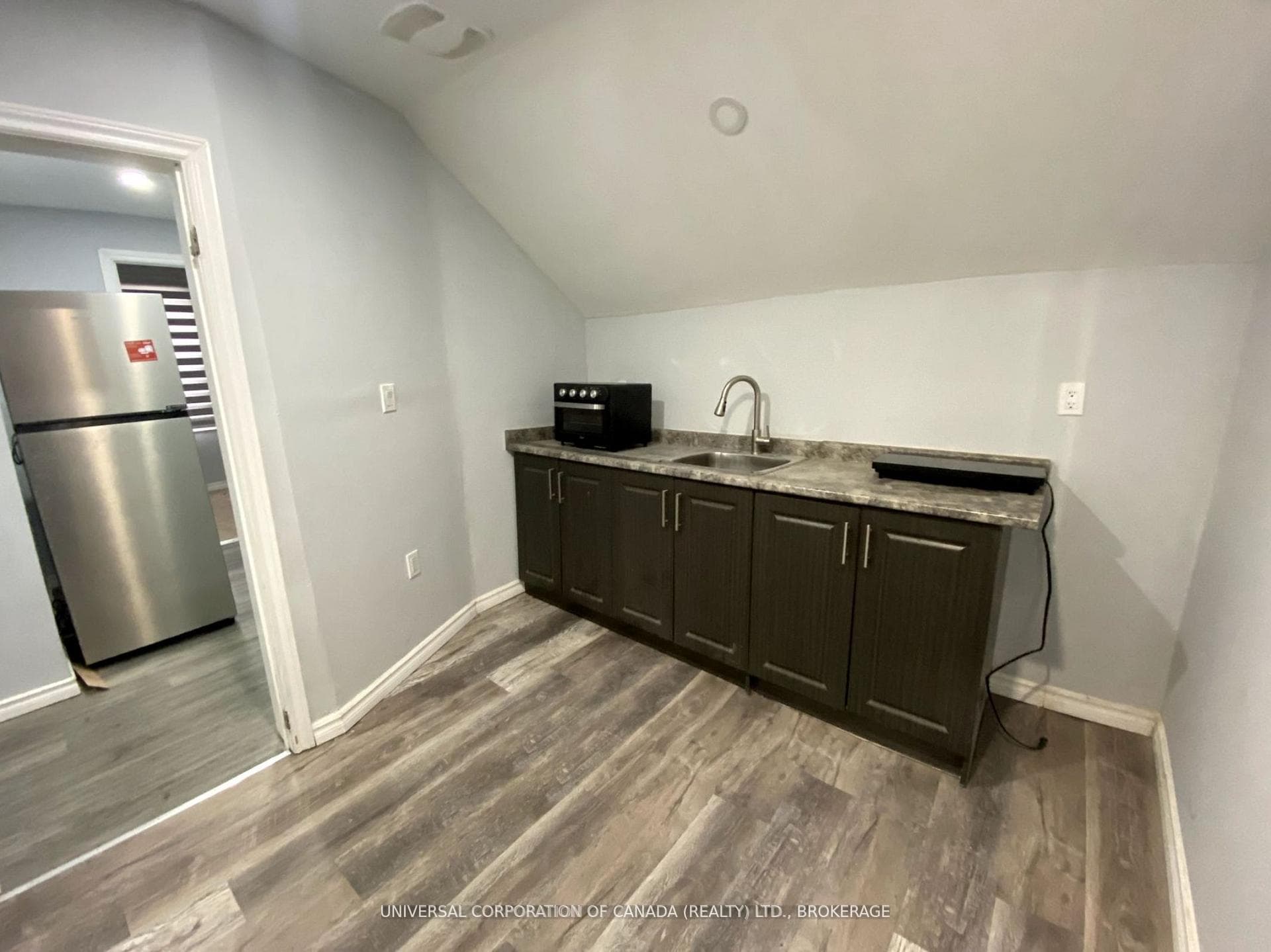 137 Ross Street photo 2