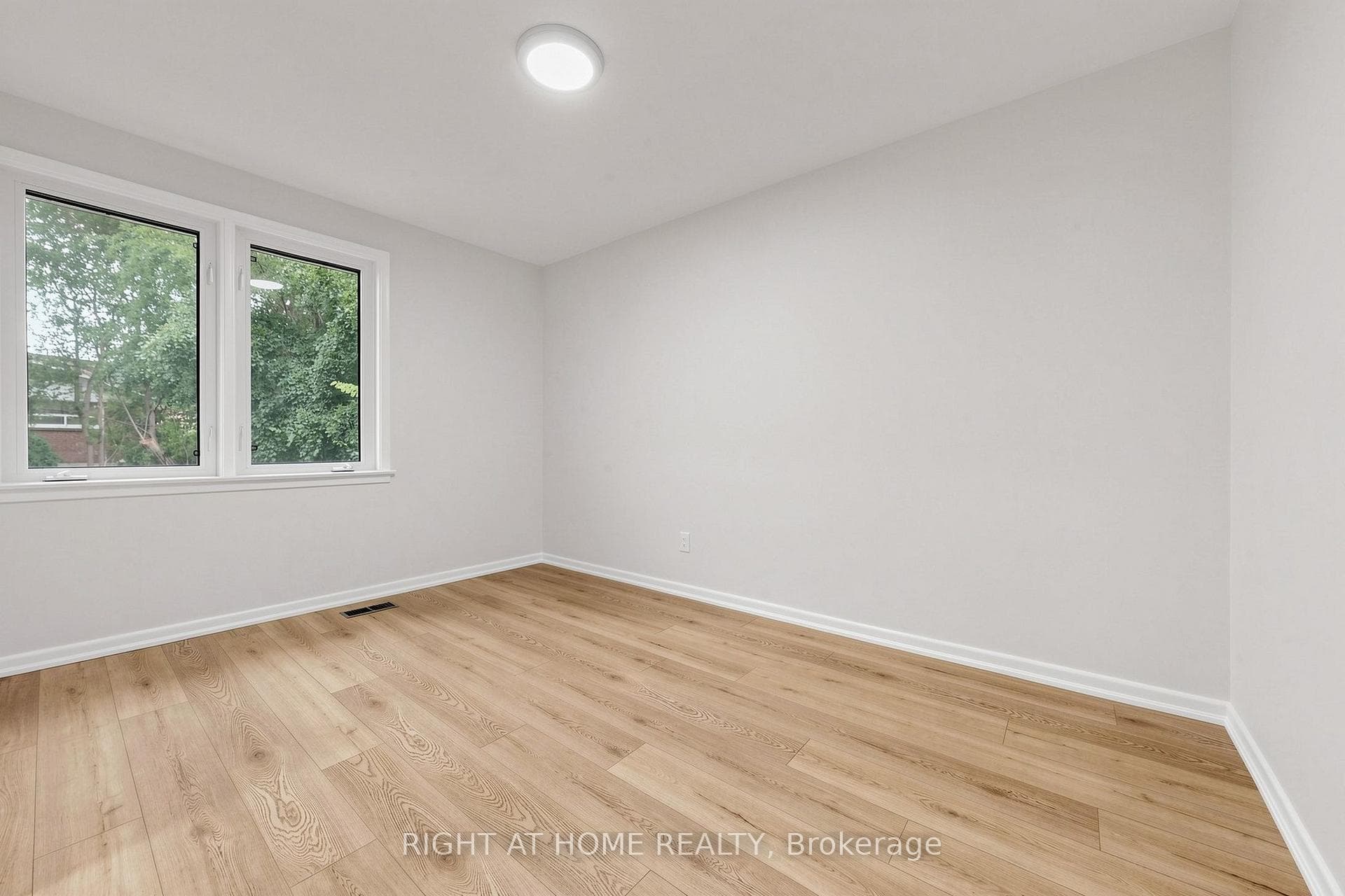 6 Colonnade Road photo 12