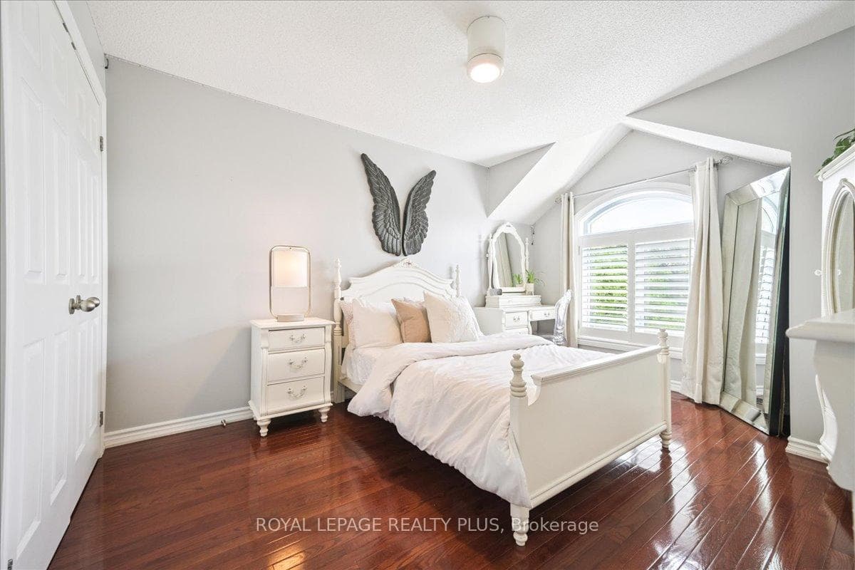 2341 Tesla Crescent photo 37