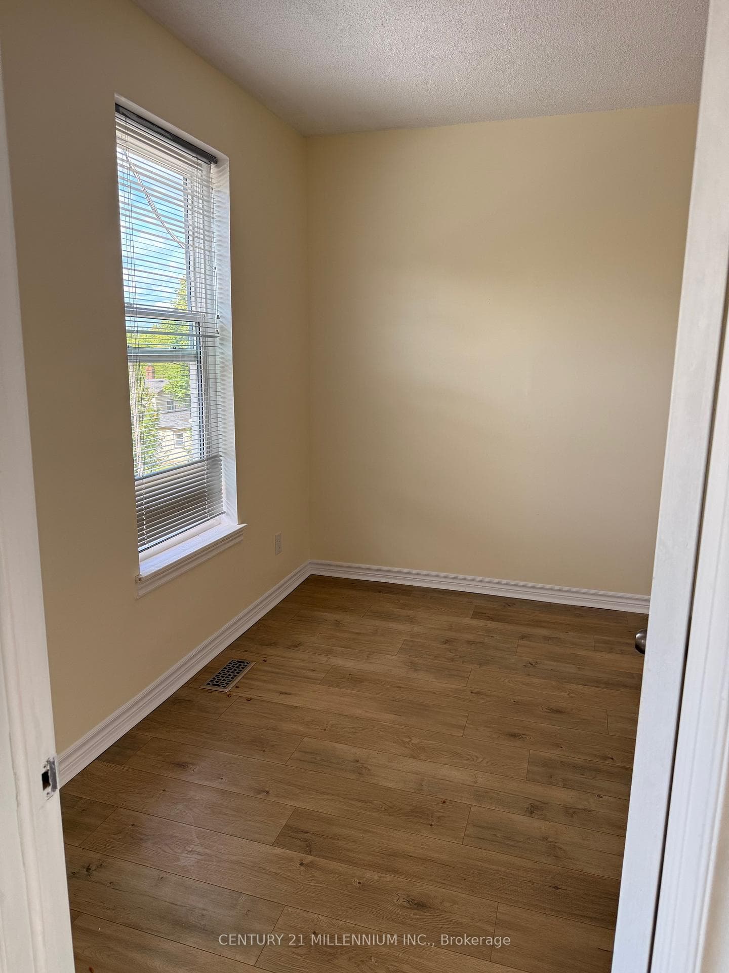 1529 Queen Street Unit 2 photo 2