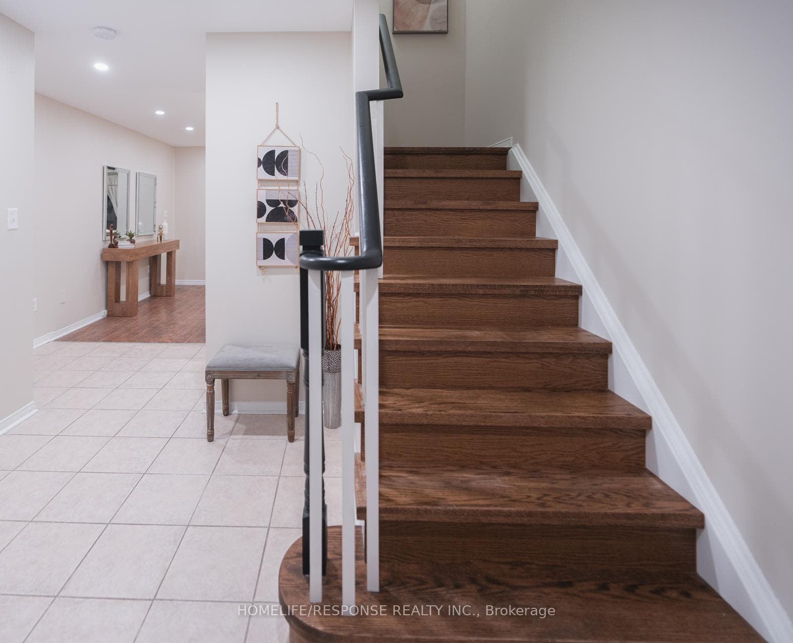 2404 EMERSON Drive photo 2