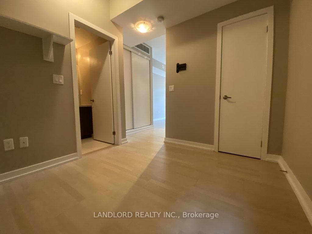 150 Broadview Avenue Unit 14 photo 8