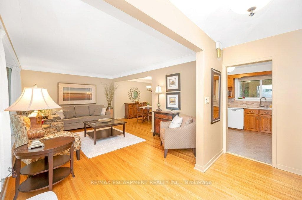 138 Fallingbrook Drive photo 6