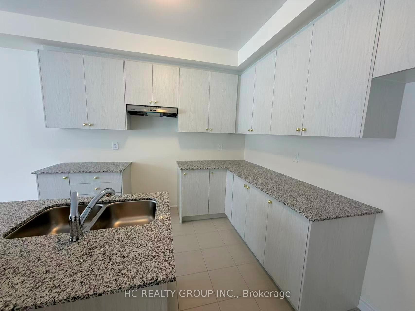 693 Ribstone Court photo 5