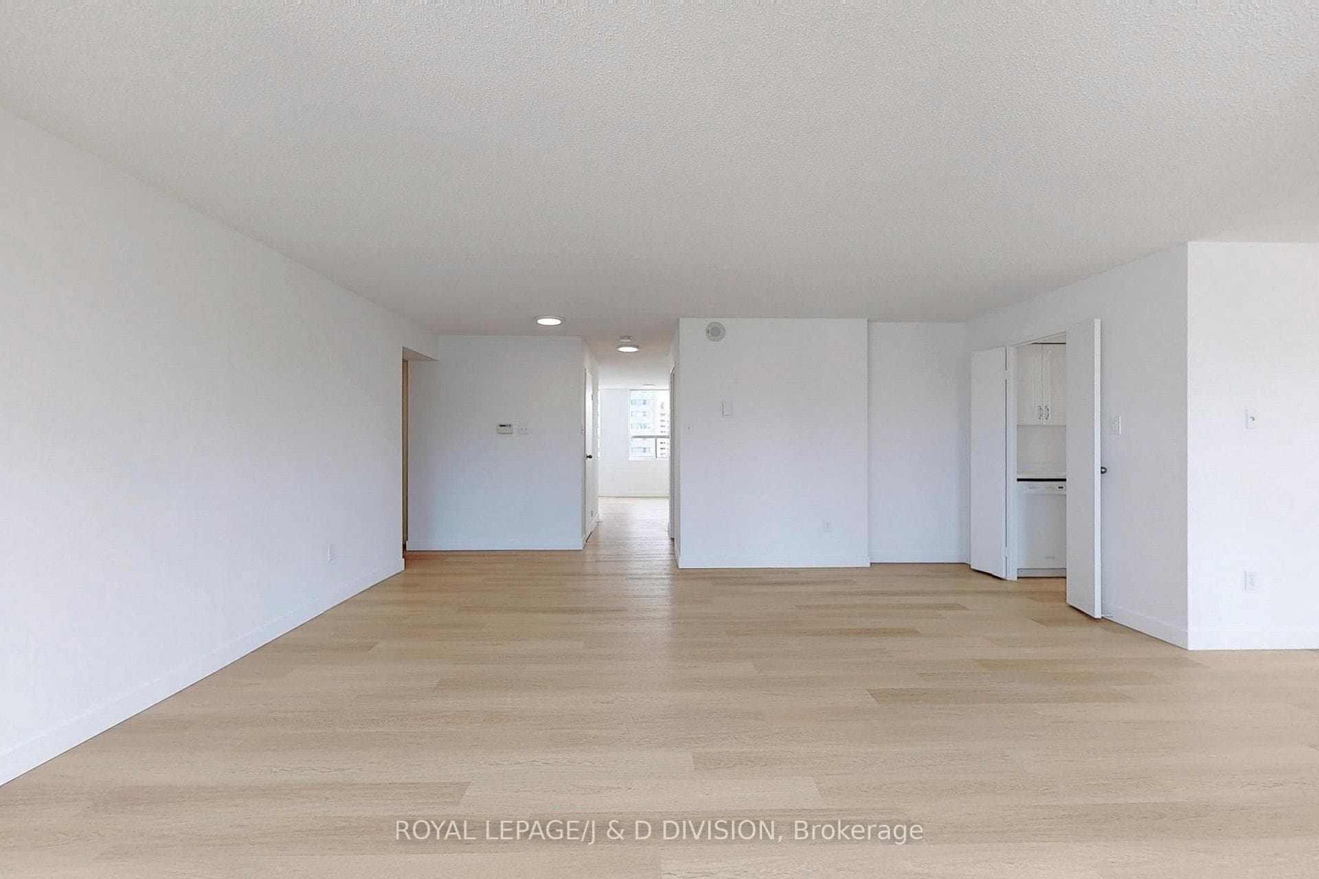 3650 Kaneff Crescent Unit 1503 photo 5