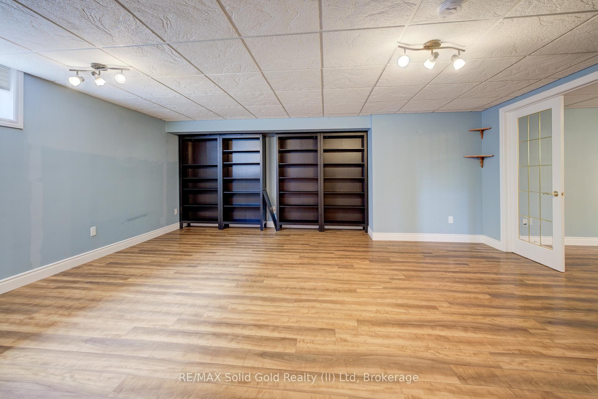 Shelving stays.