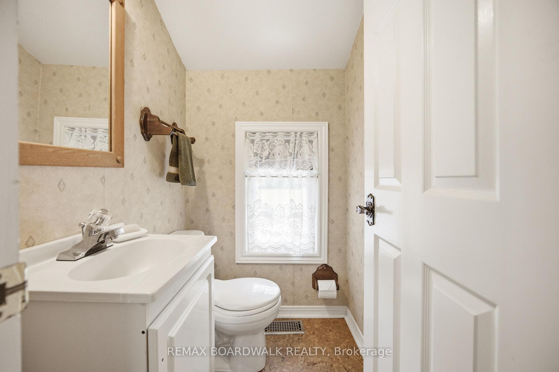 398 Mccann Road photo 15