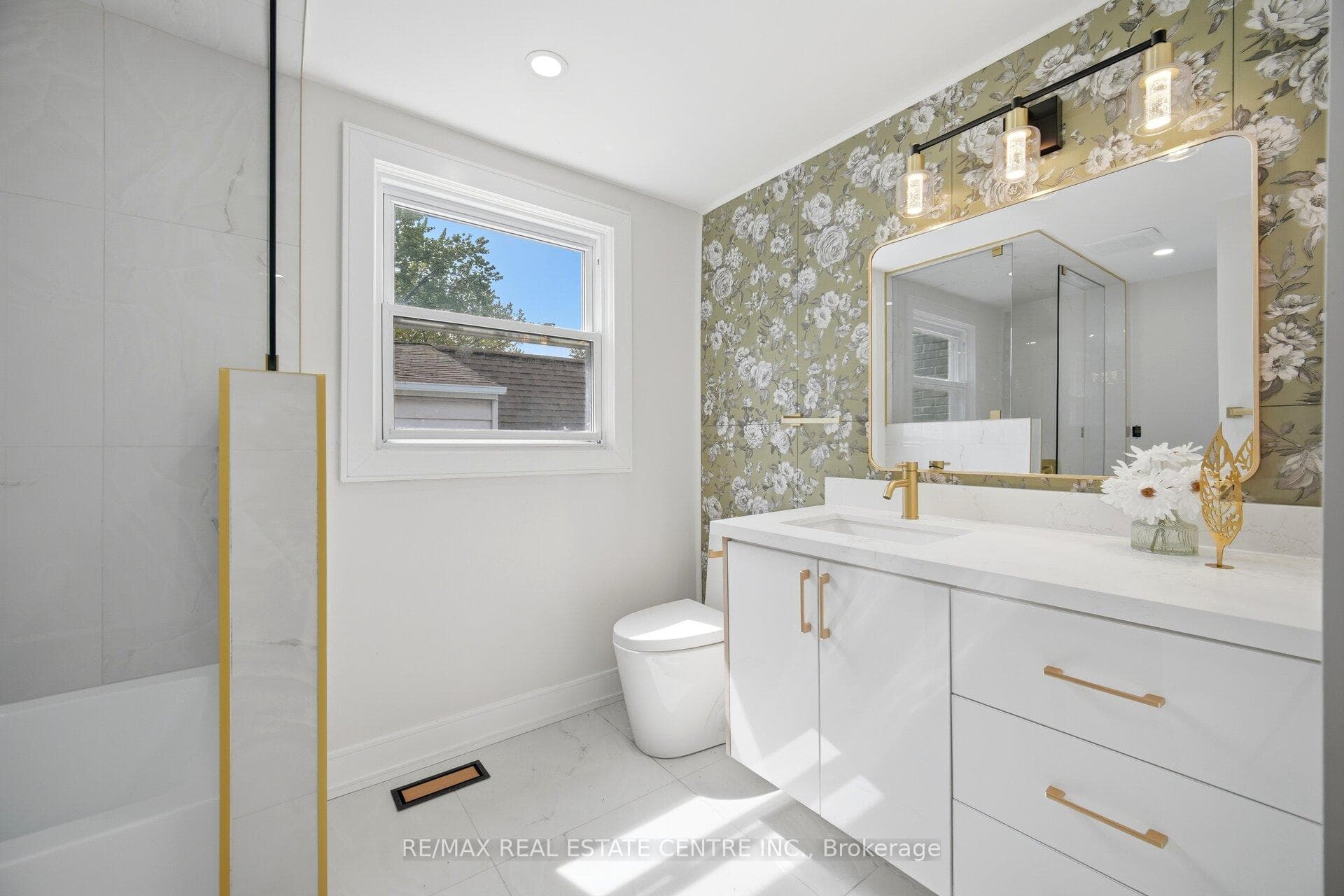 109 Glencrest Boulevard photo 24