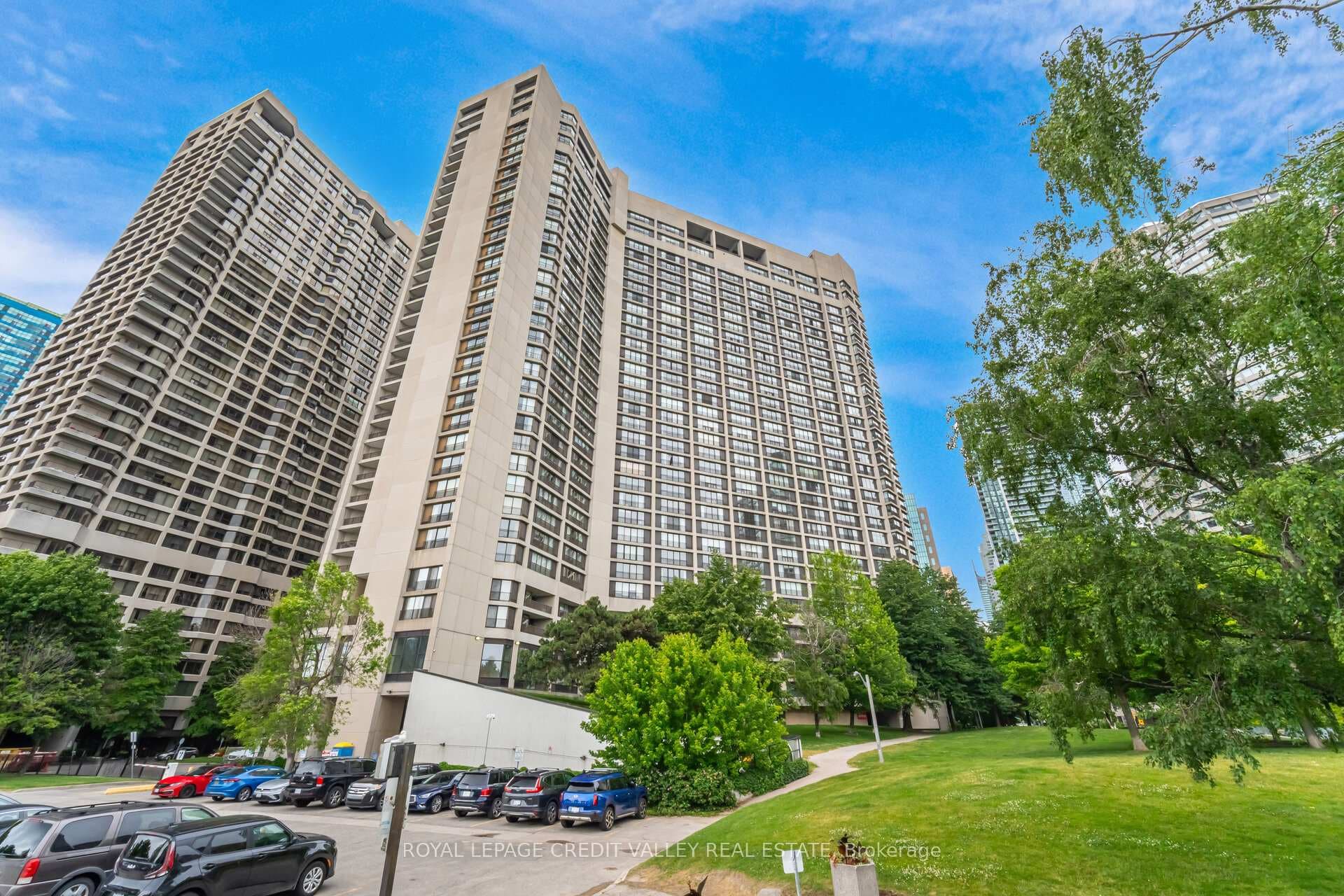 33 Harbour Square Unit 1421 photo 22