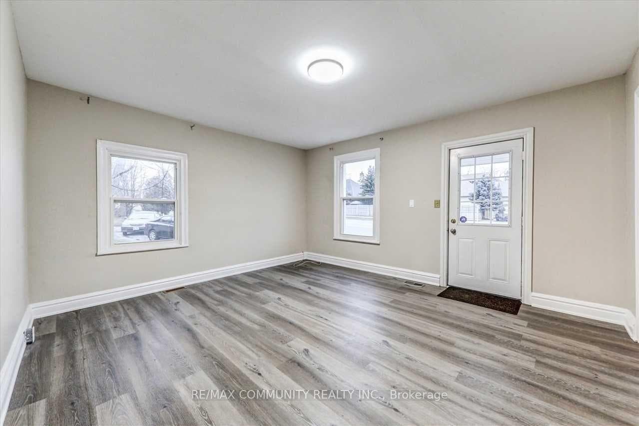808 Dundas Street photo 12
