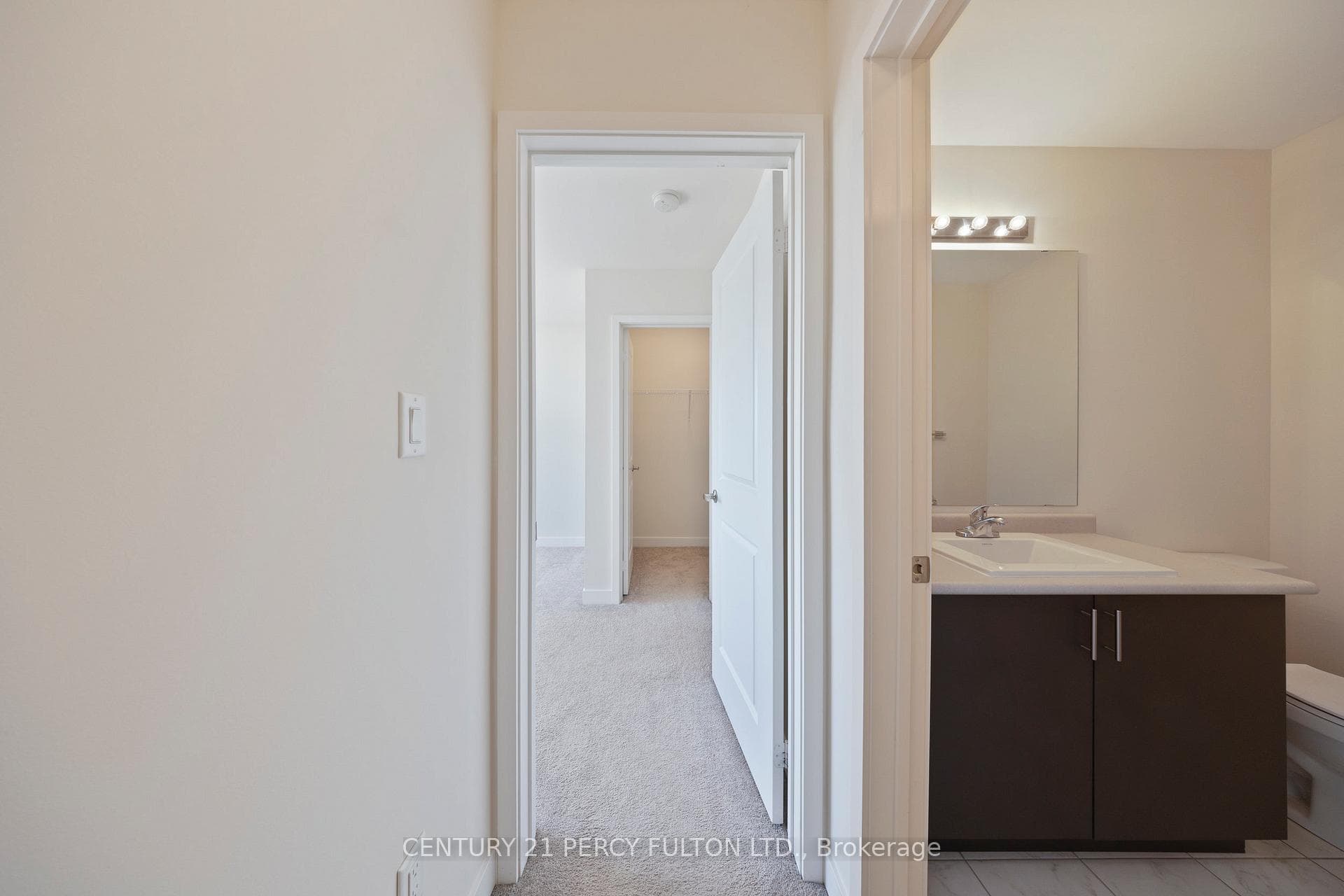 2550 Castlegate Crossing Drive Unit 318 photo 32