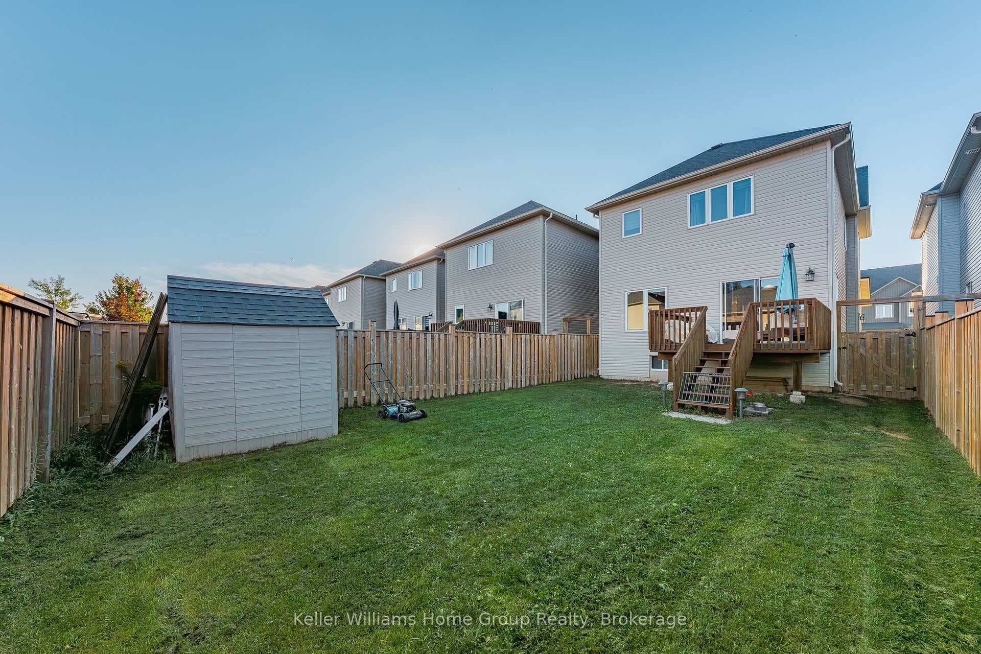 24 Courtney Street photo 43