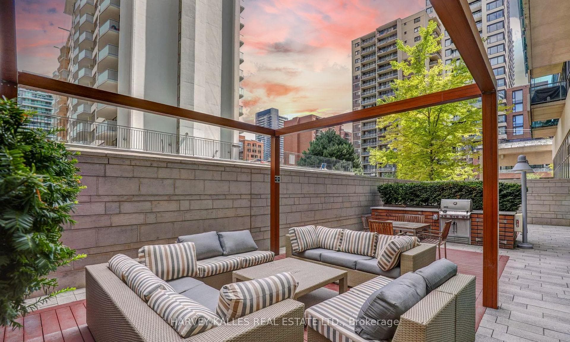 70 Roehampton Avenue Unit 813 photo 24