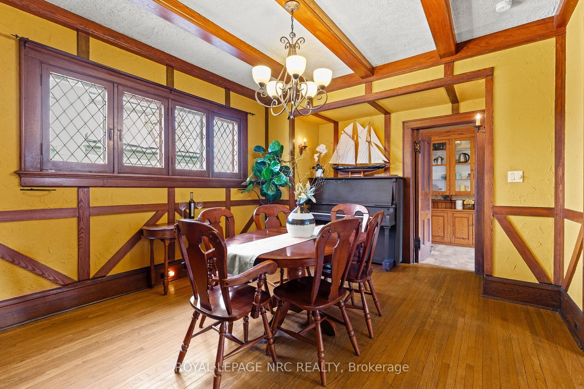 4621 Ellis Street photo 18