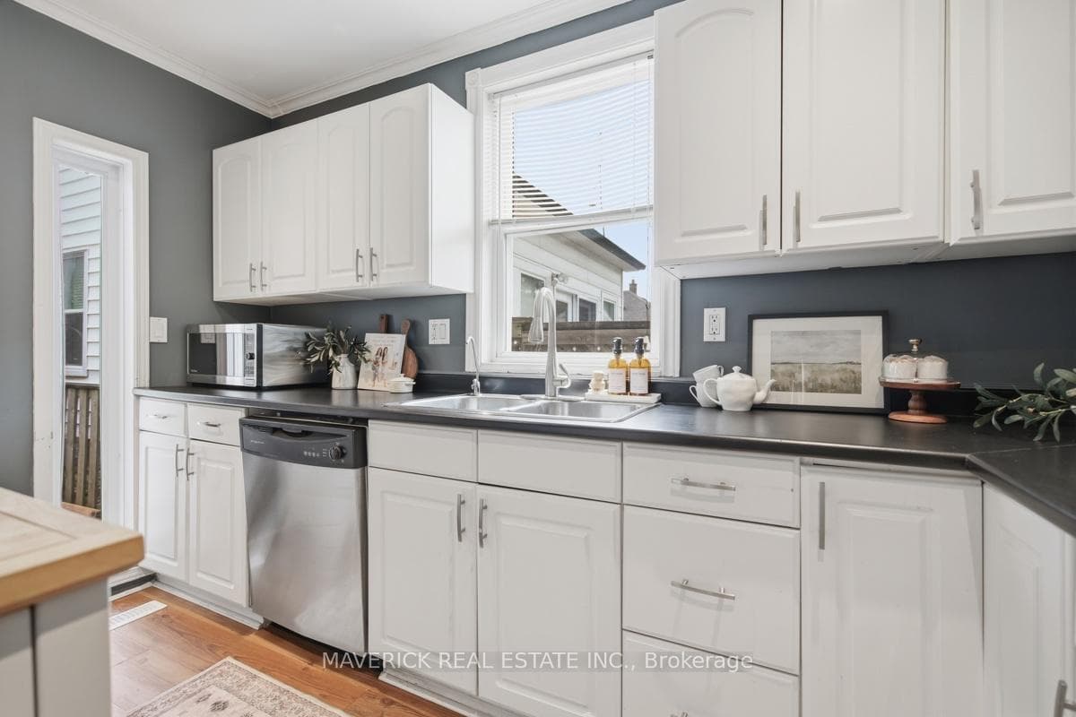 226 Grand Avenue photo 18