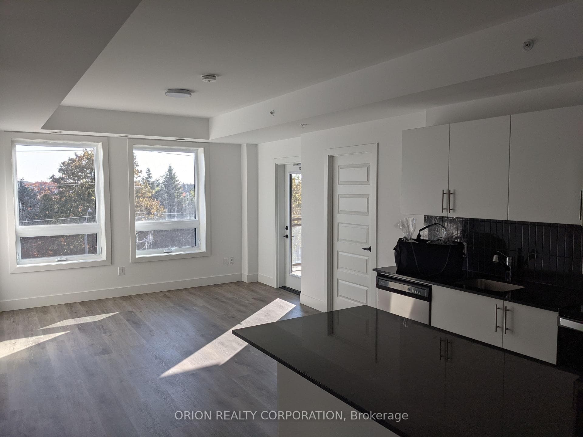 26 Lowes Road Unit 404 photo 2