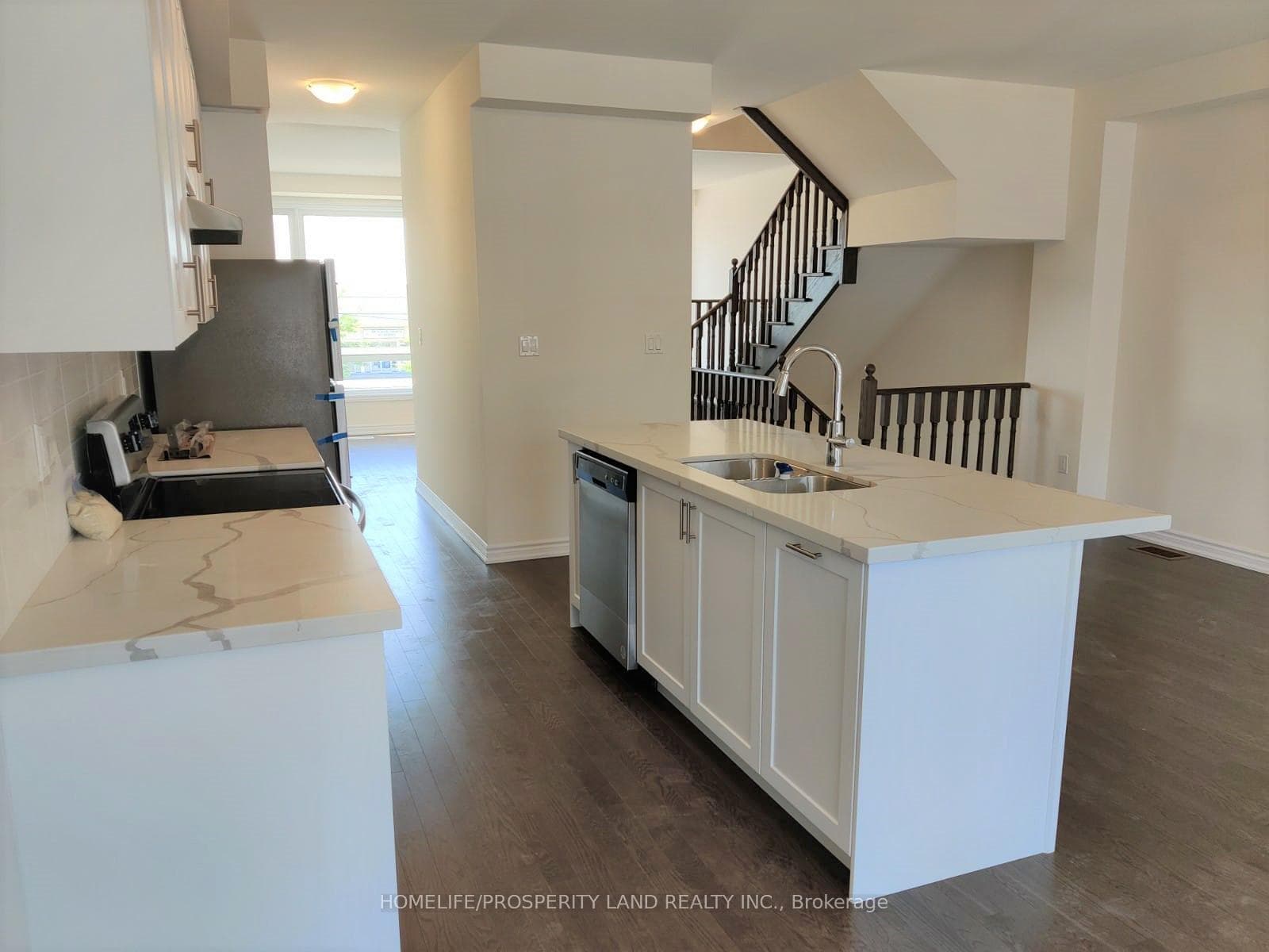 6717 Thickson Road photo 6