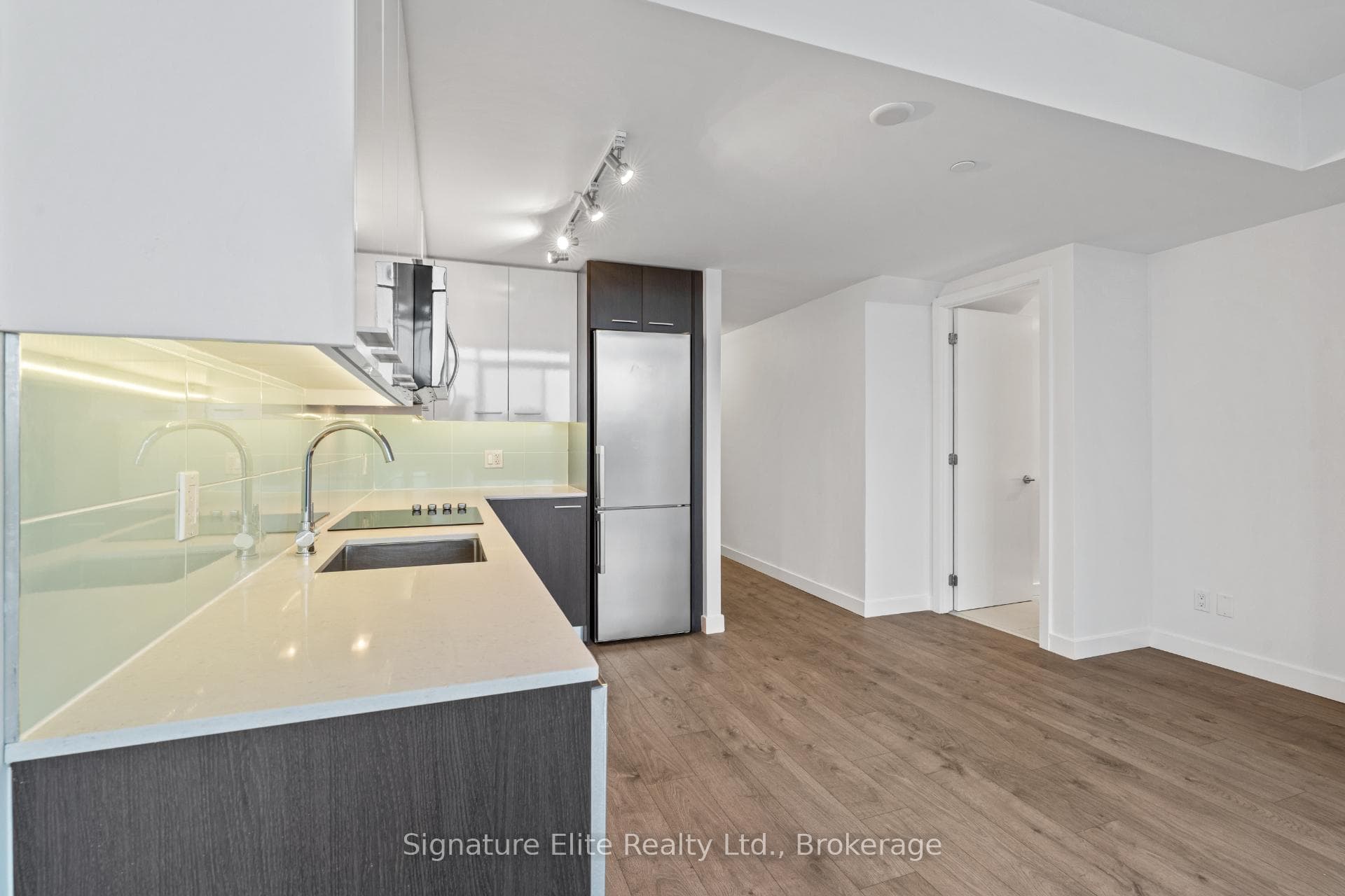 1075 Queen Street Unit 602 photo 6