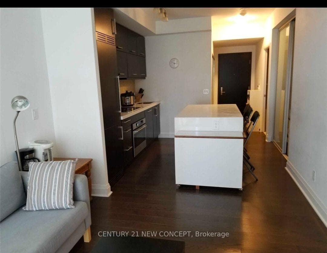 1080 Bay Street Unit 903 photo 4