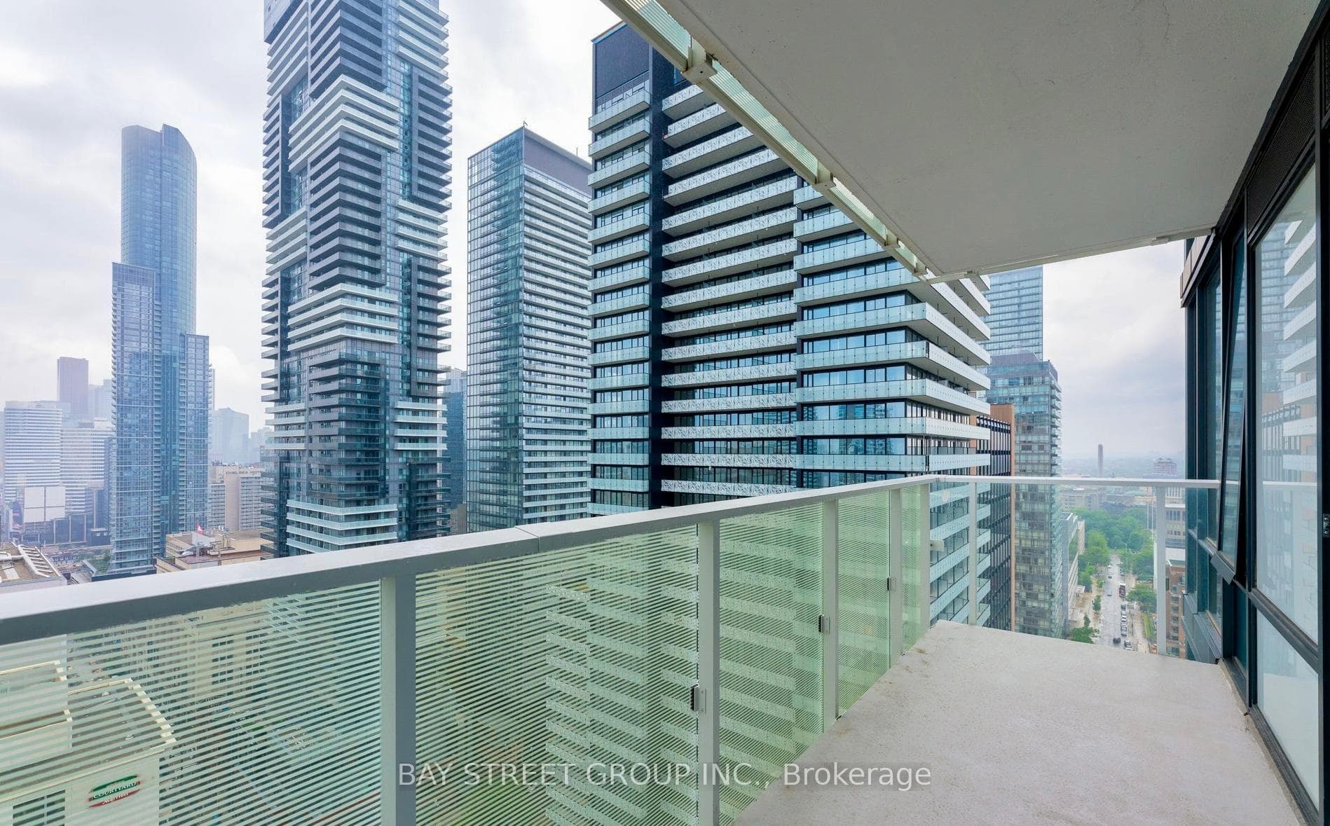 501 Yonge Street Unit 1812 photo 9
